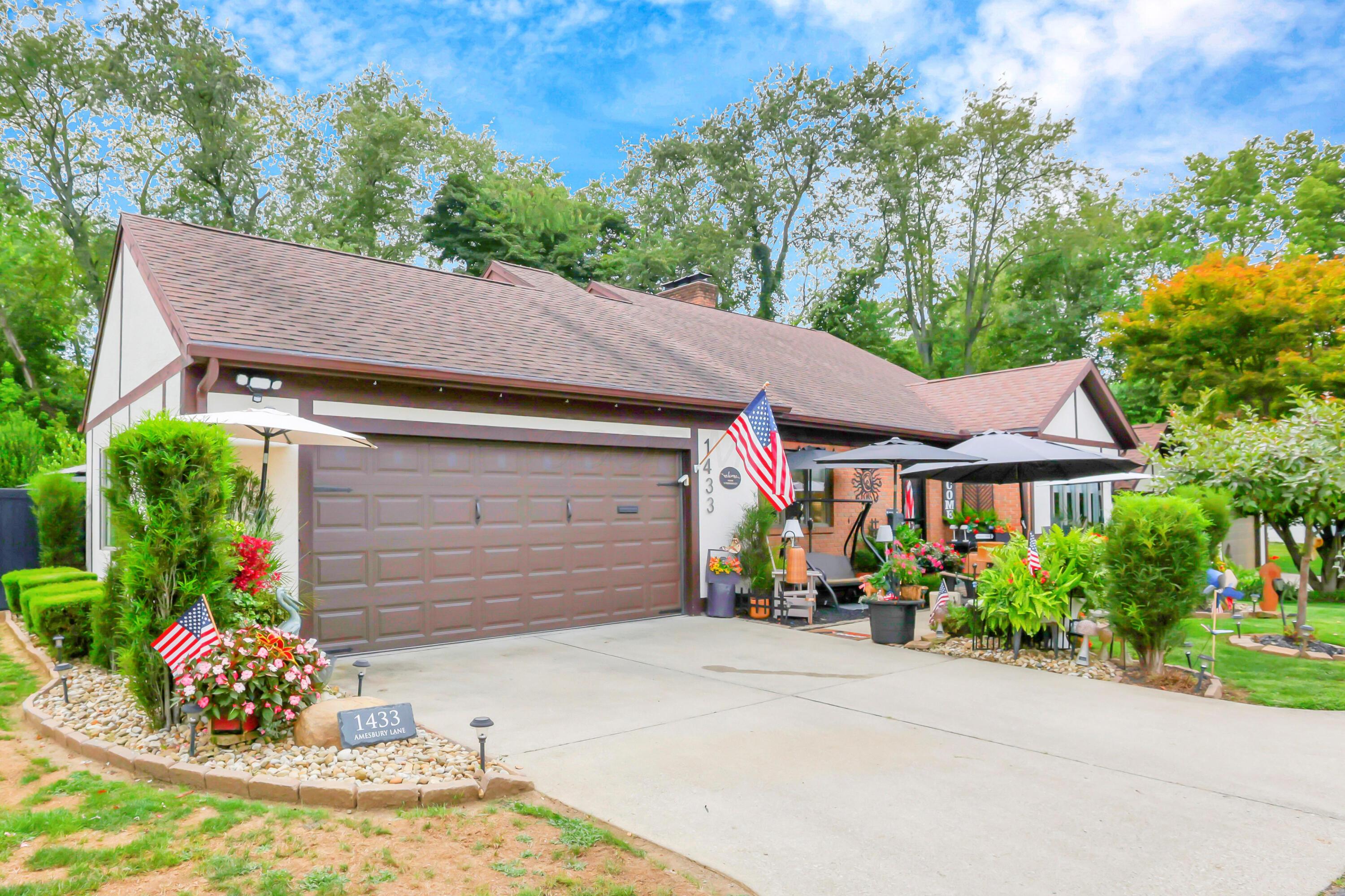 1433 Amesbury Lane Property Photo 3