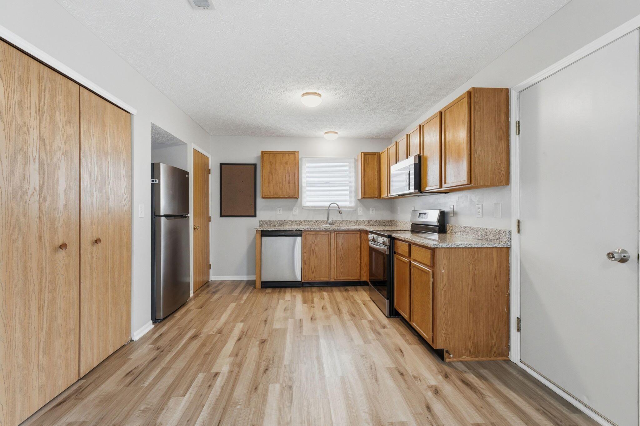 1560 Electra Street Property Photo 9