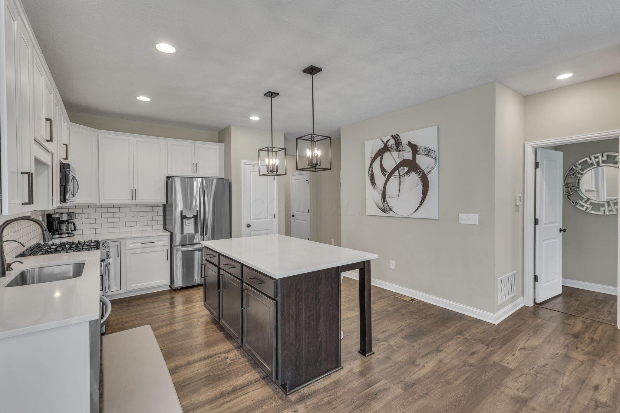 2753 Newbern Drive W Property Photo 4