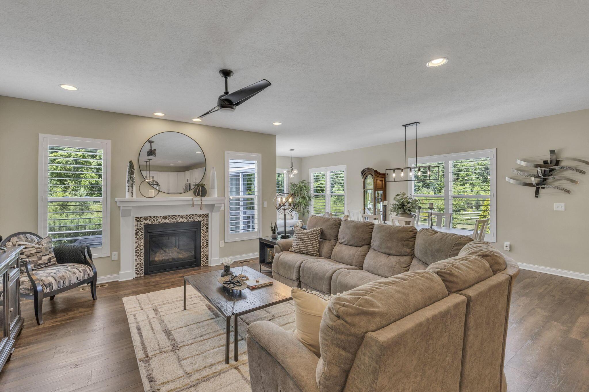 2753 Newbern Drive W Property Photo 8
