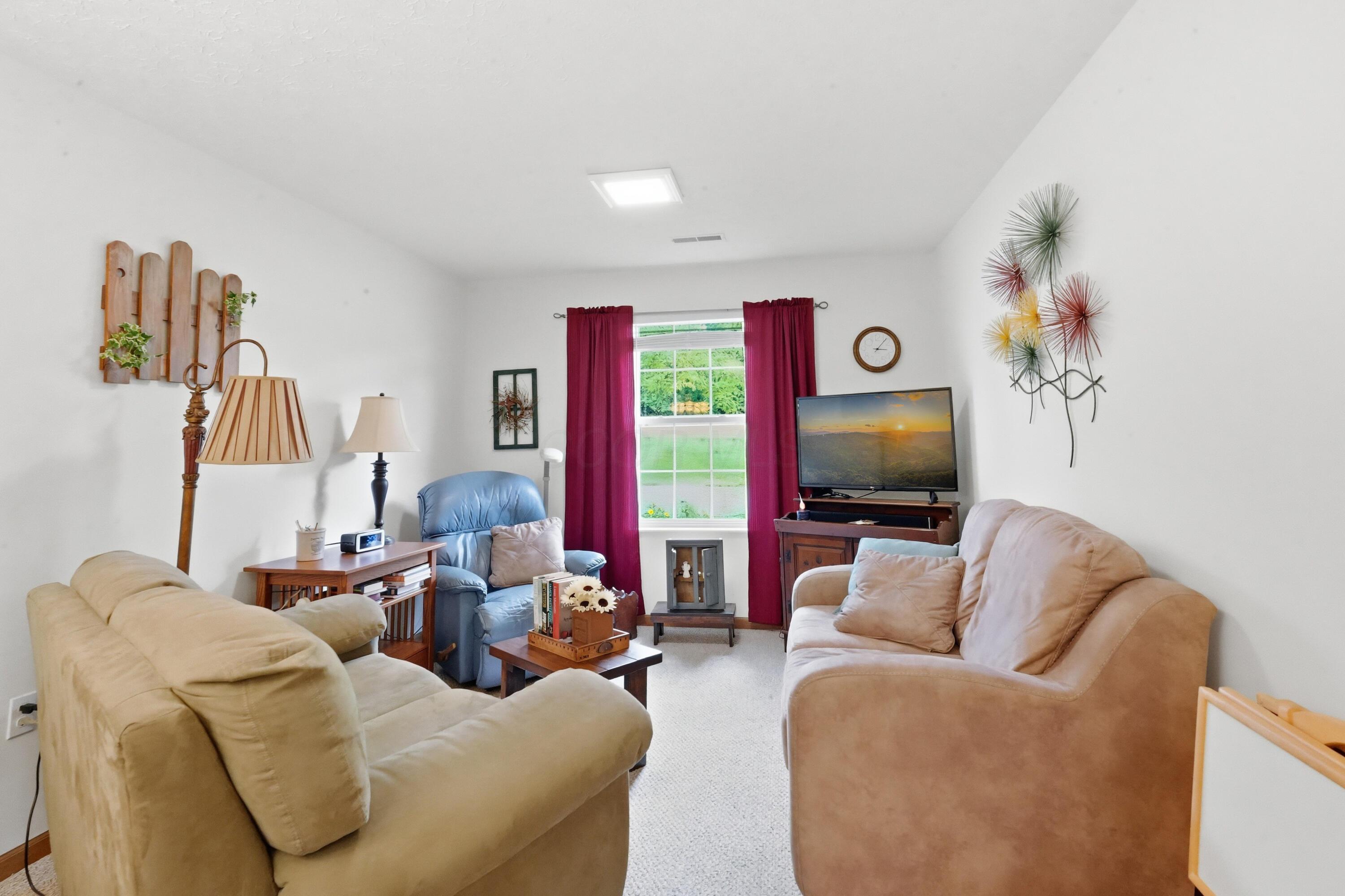1238 Hunters Walk Property Photo 2