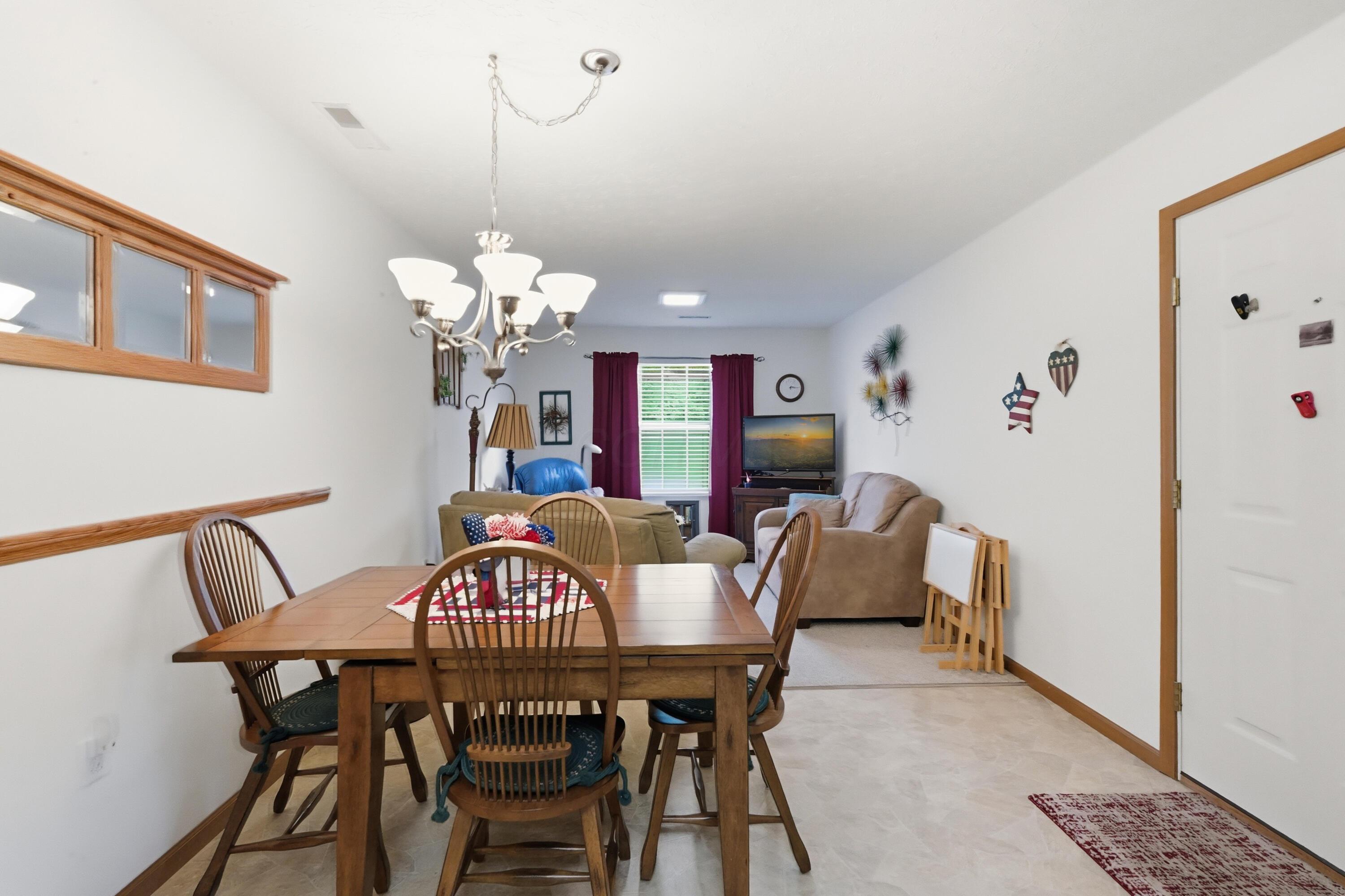 1238 Hunters Walk Property Photo 3