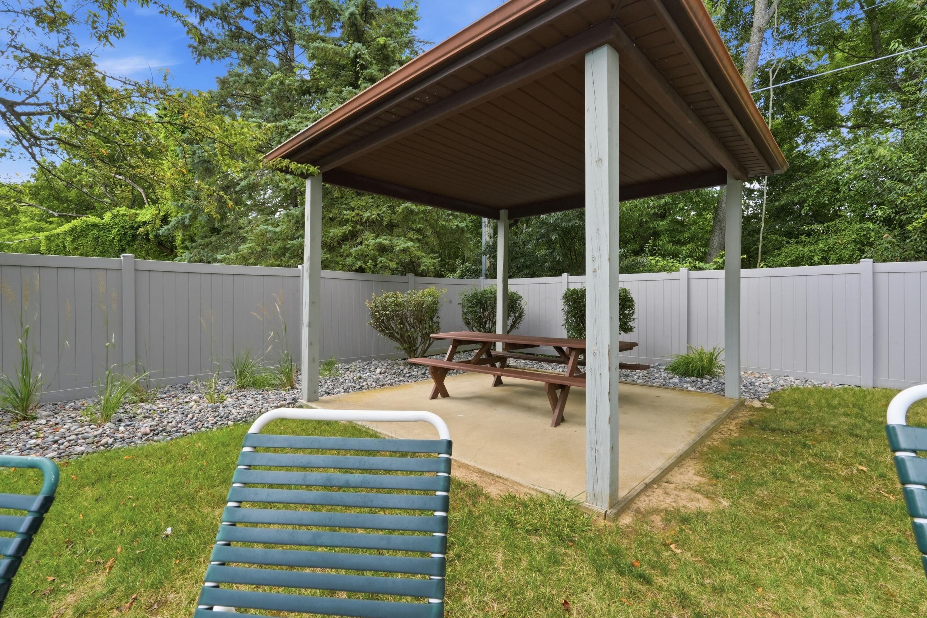 1238 Hunters Walk Property Photo 27
