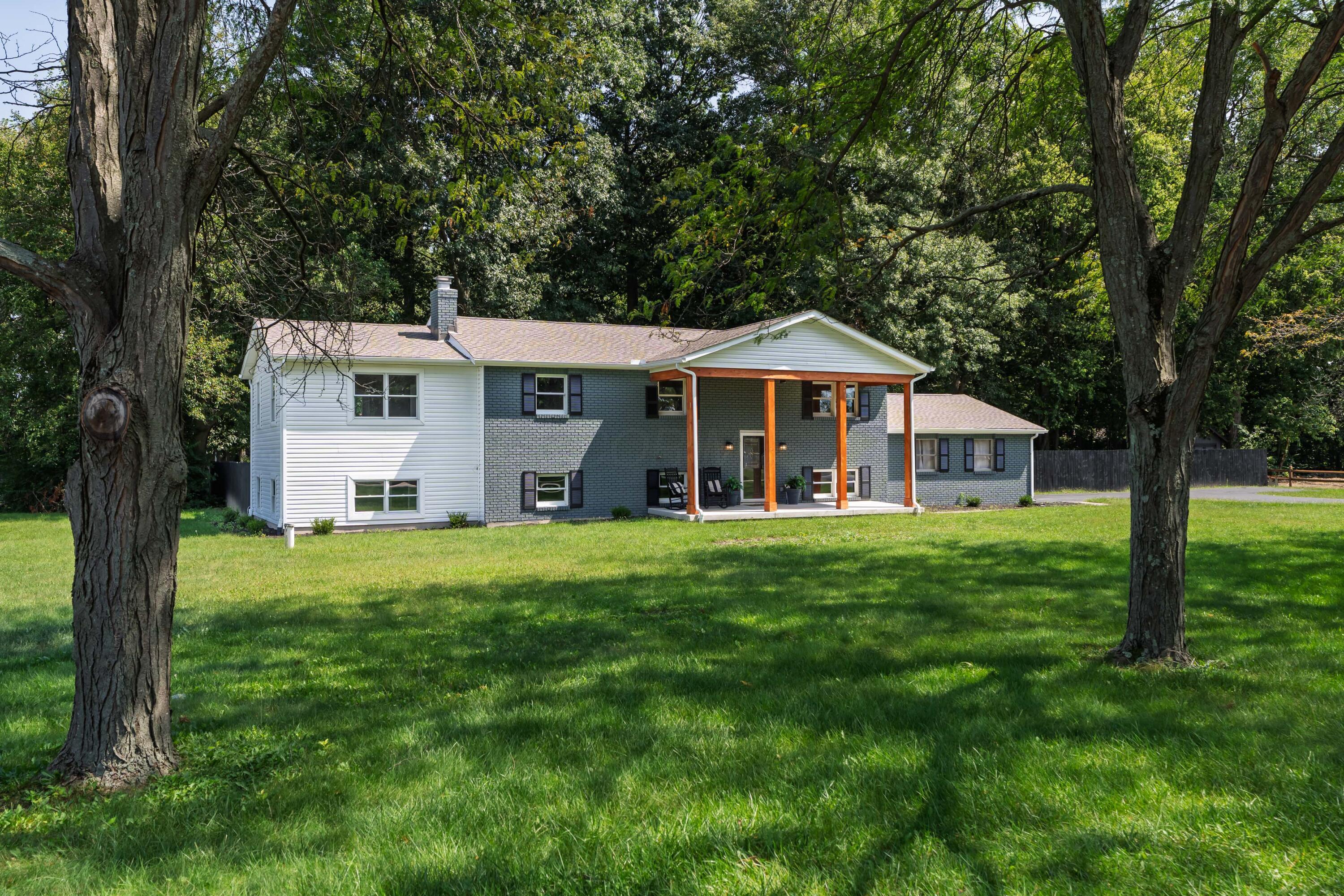 6110 Holiday Lane Property Photo 3