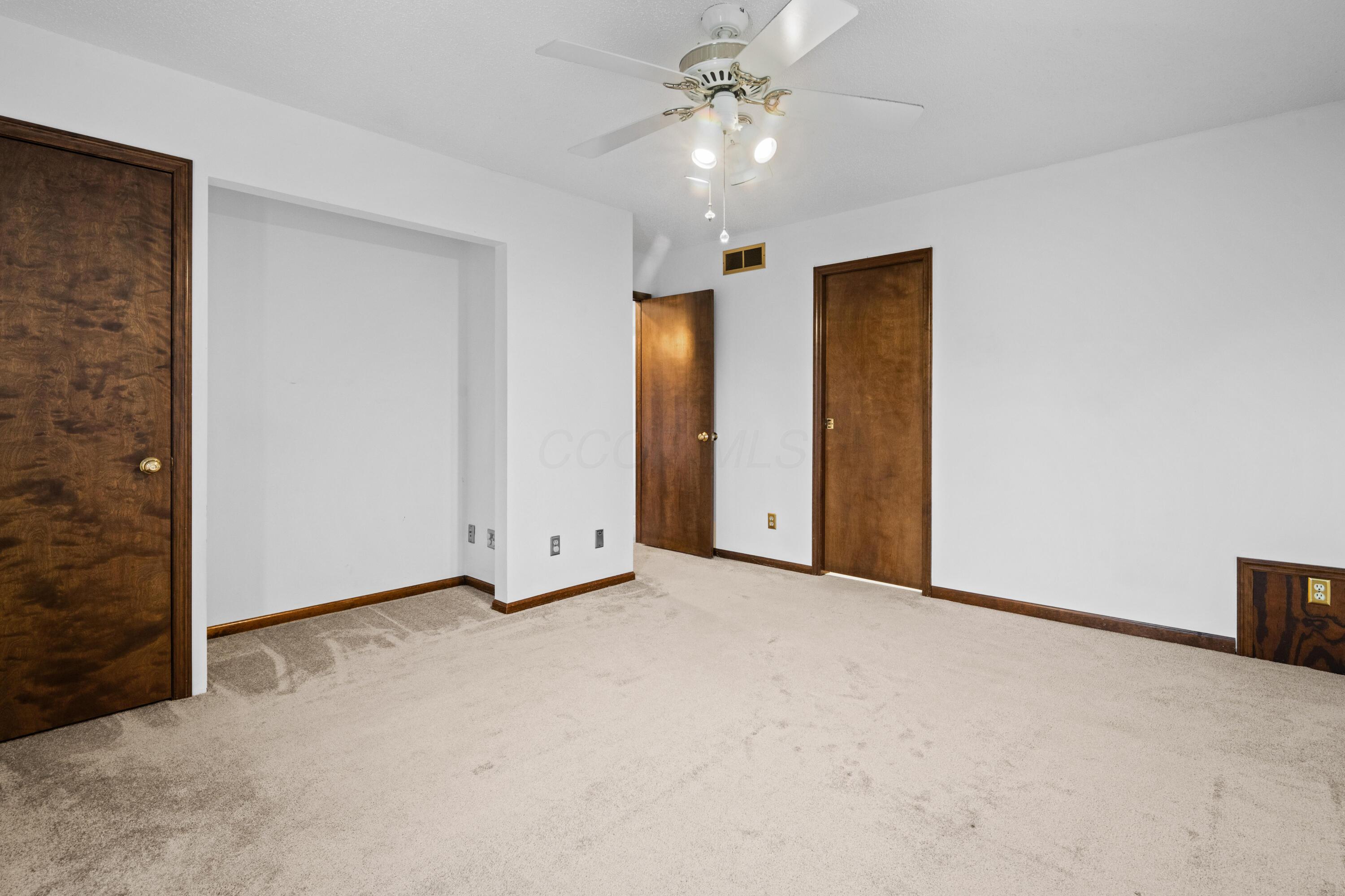 5219 Willow Grove Place S, 18 Property Photo 13