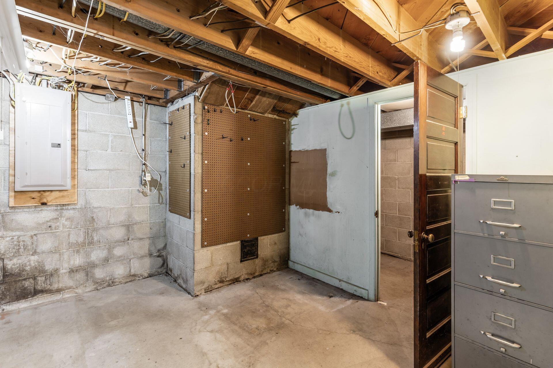 121 Ceramic Drive Property Photo 33