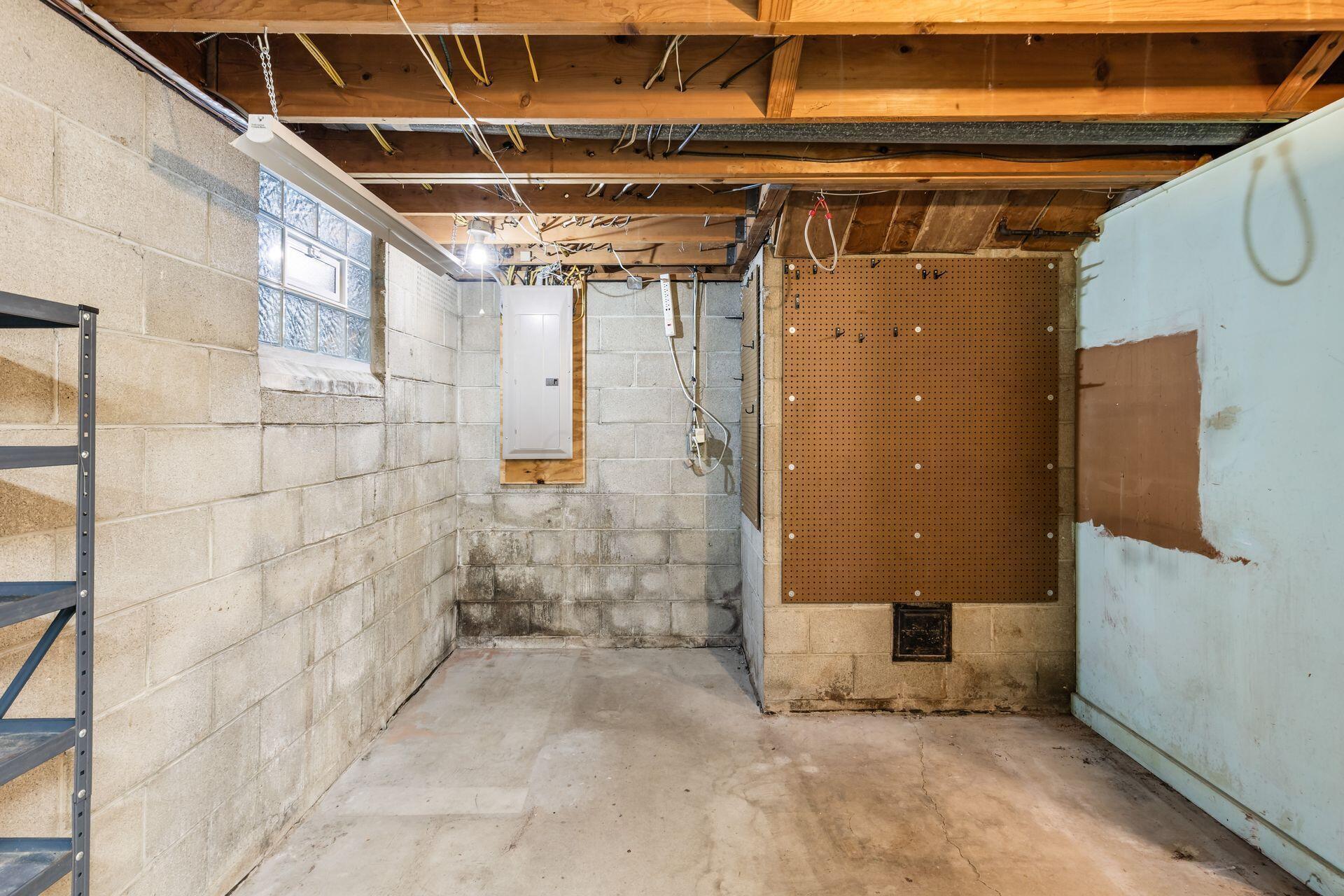 121 Ceramic Drive Property Photo 35