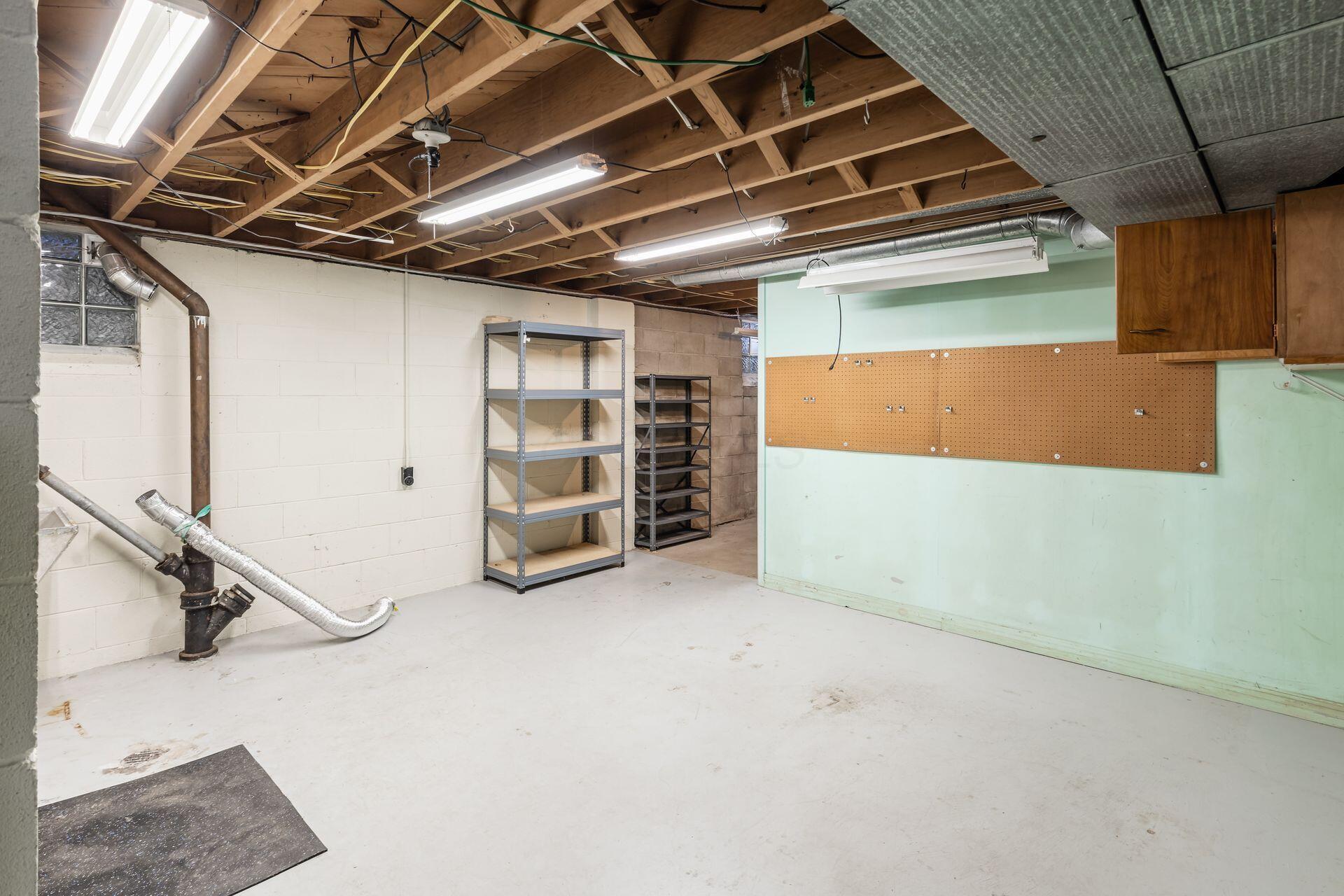 121 Ceramic Drive Property Photo 37
