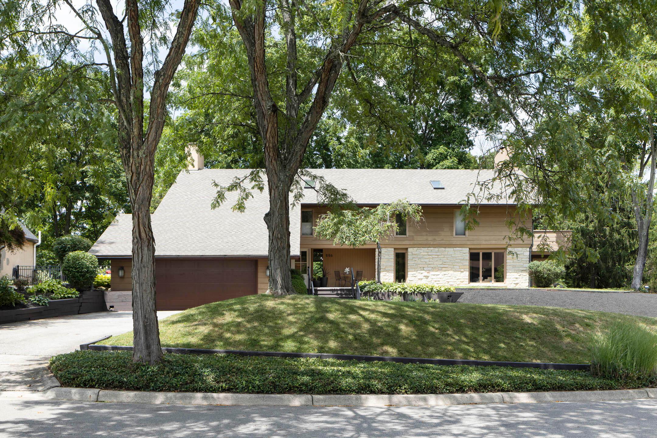 886 Clayton Drive Property Photo 3