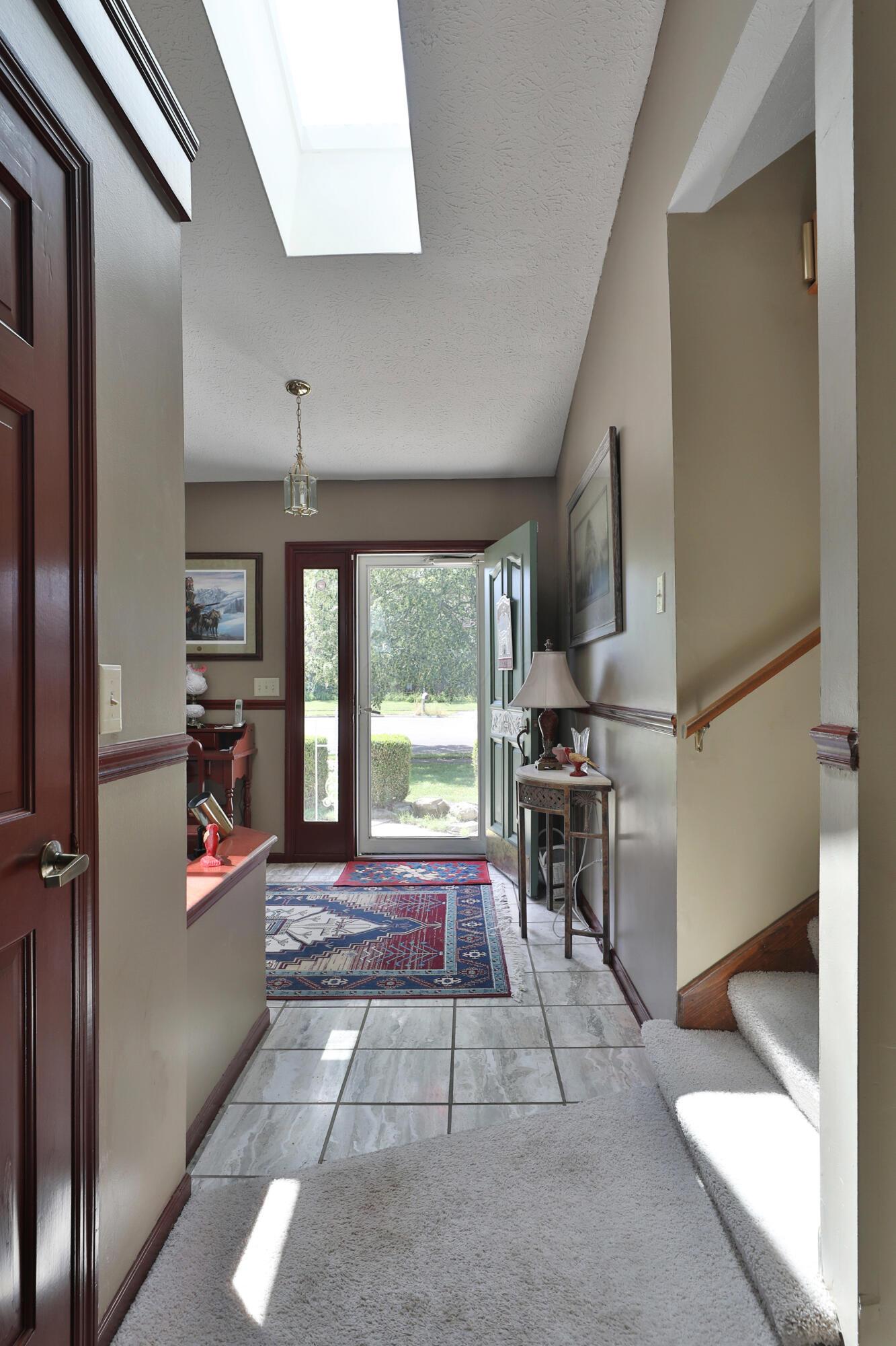 1108 Forest View Court Property Photo 4