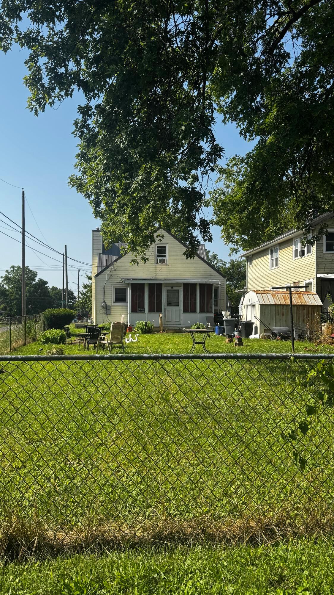 978 E 18th Avenue Property Photo 4