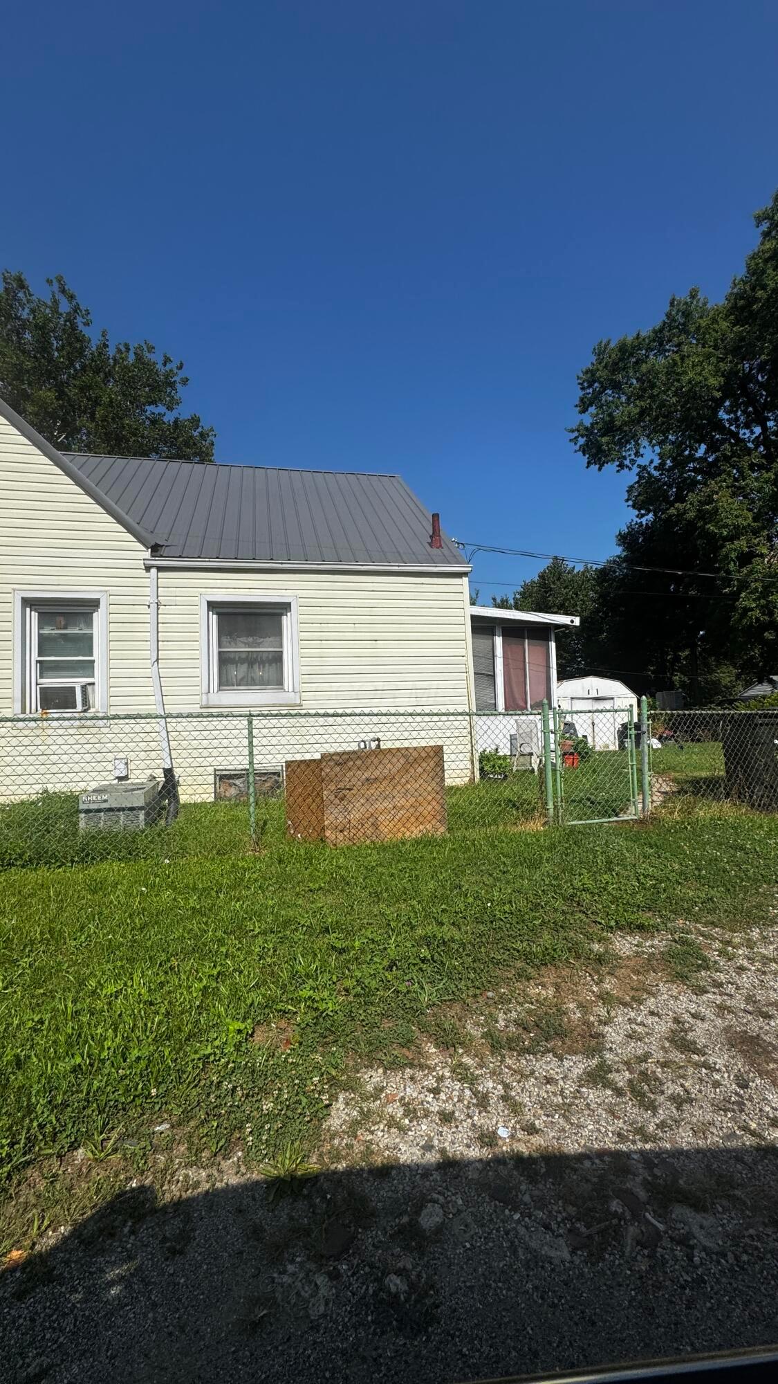 978 E 18th Avenue Property Photo 5