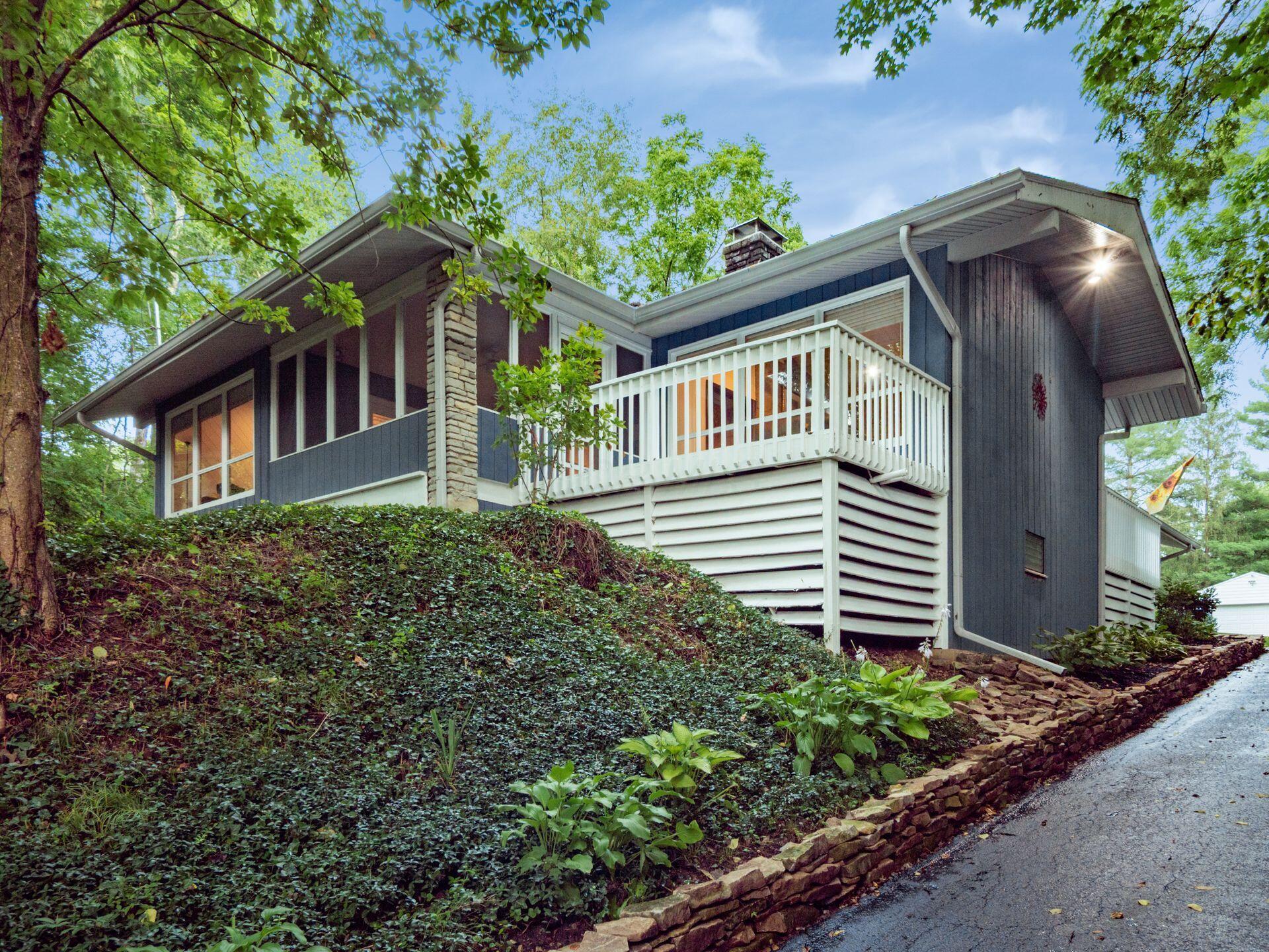 6107 Riverside Drive Property Photo 5