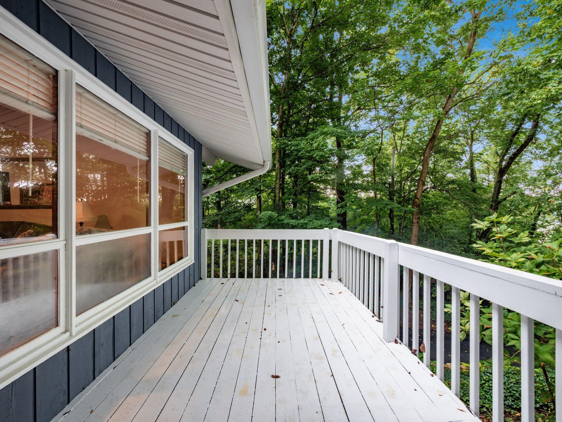 6107 Riverside Drive Property Photo 7