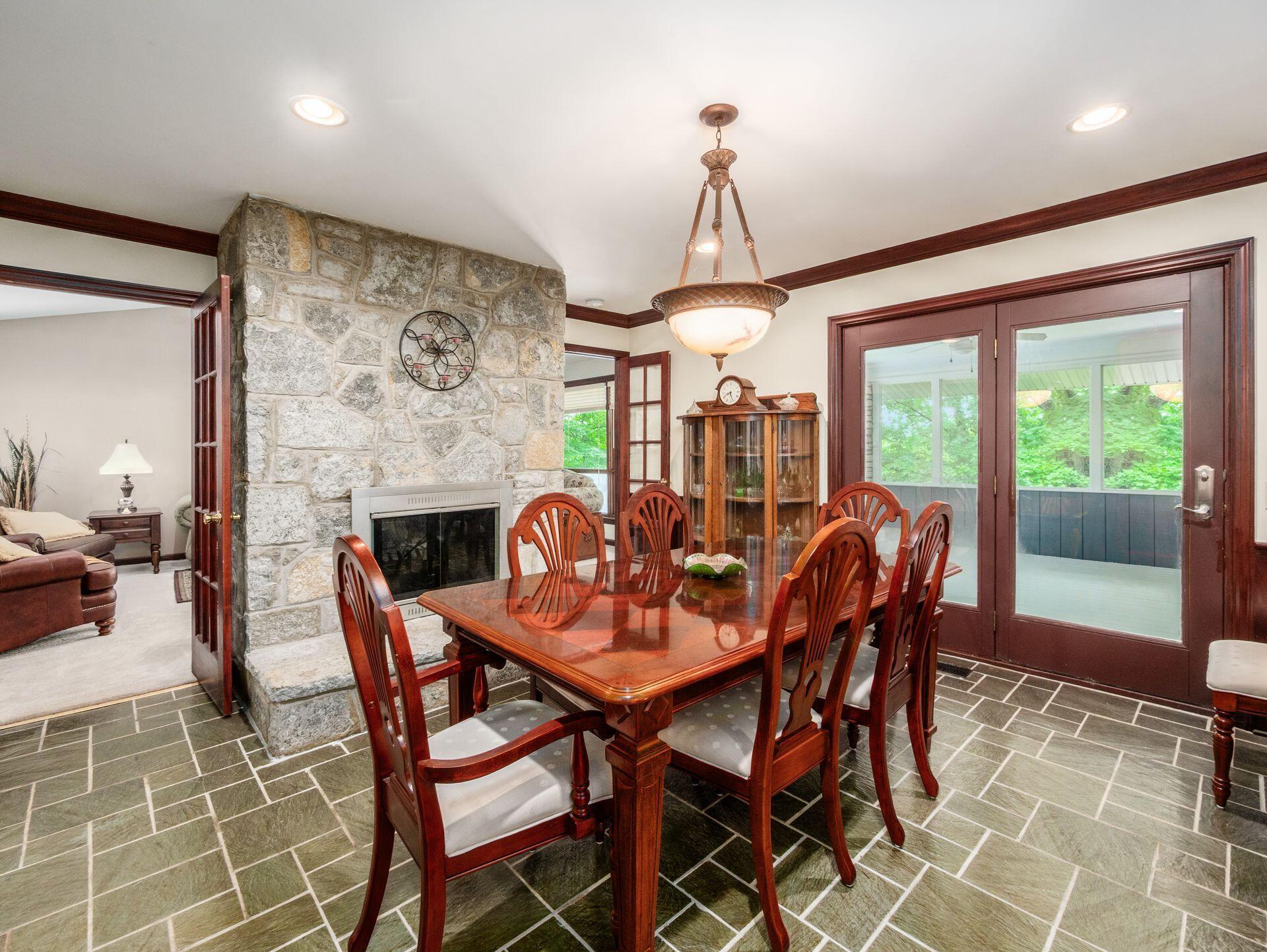 6107 Riverside Drive Property Photo 14