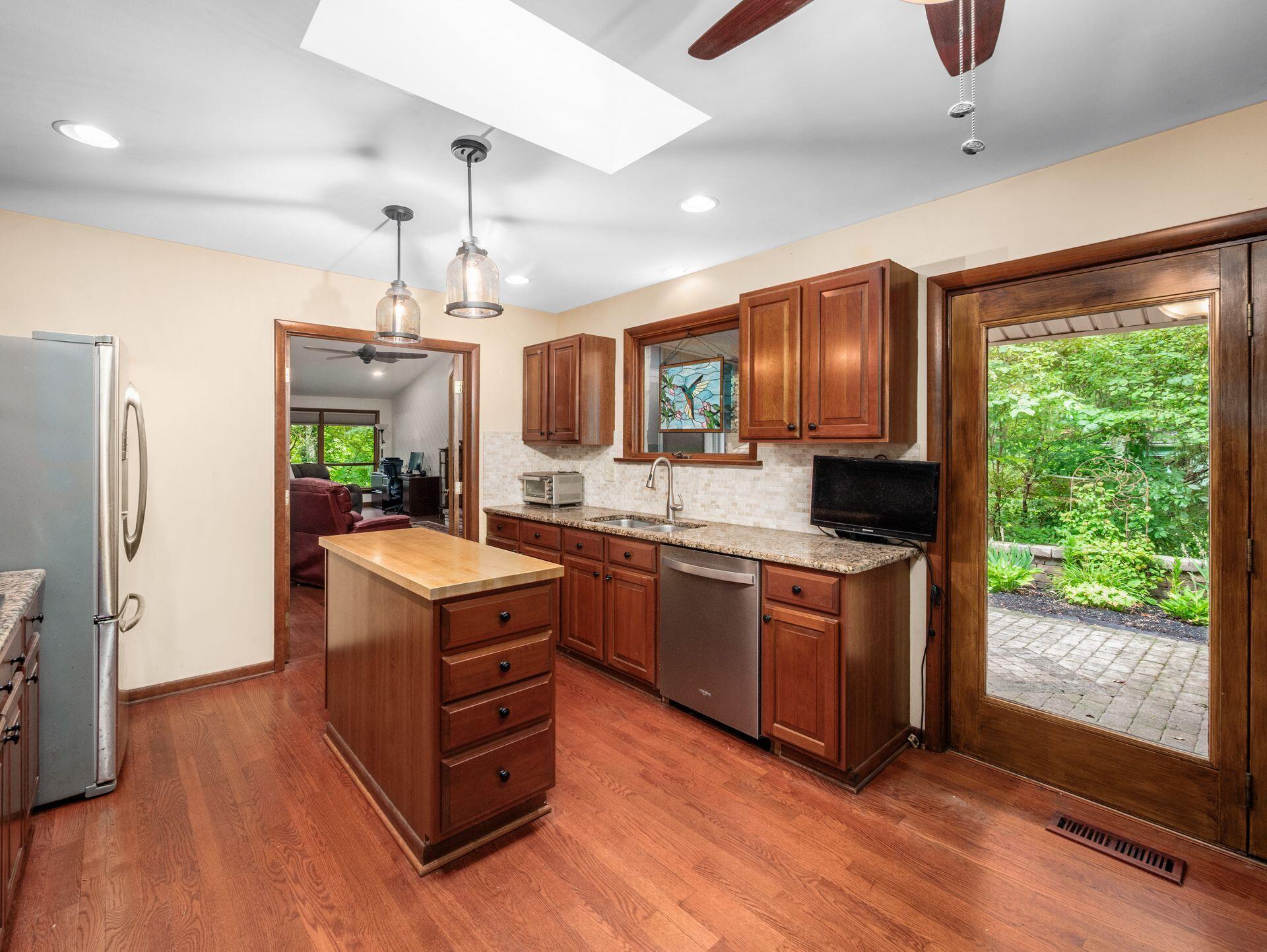 6107 Riverside Drive Property Photo 20