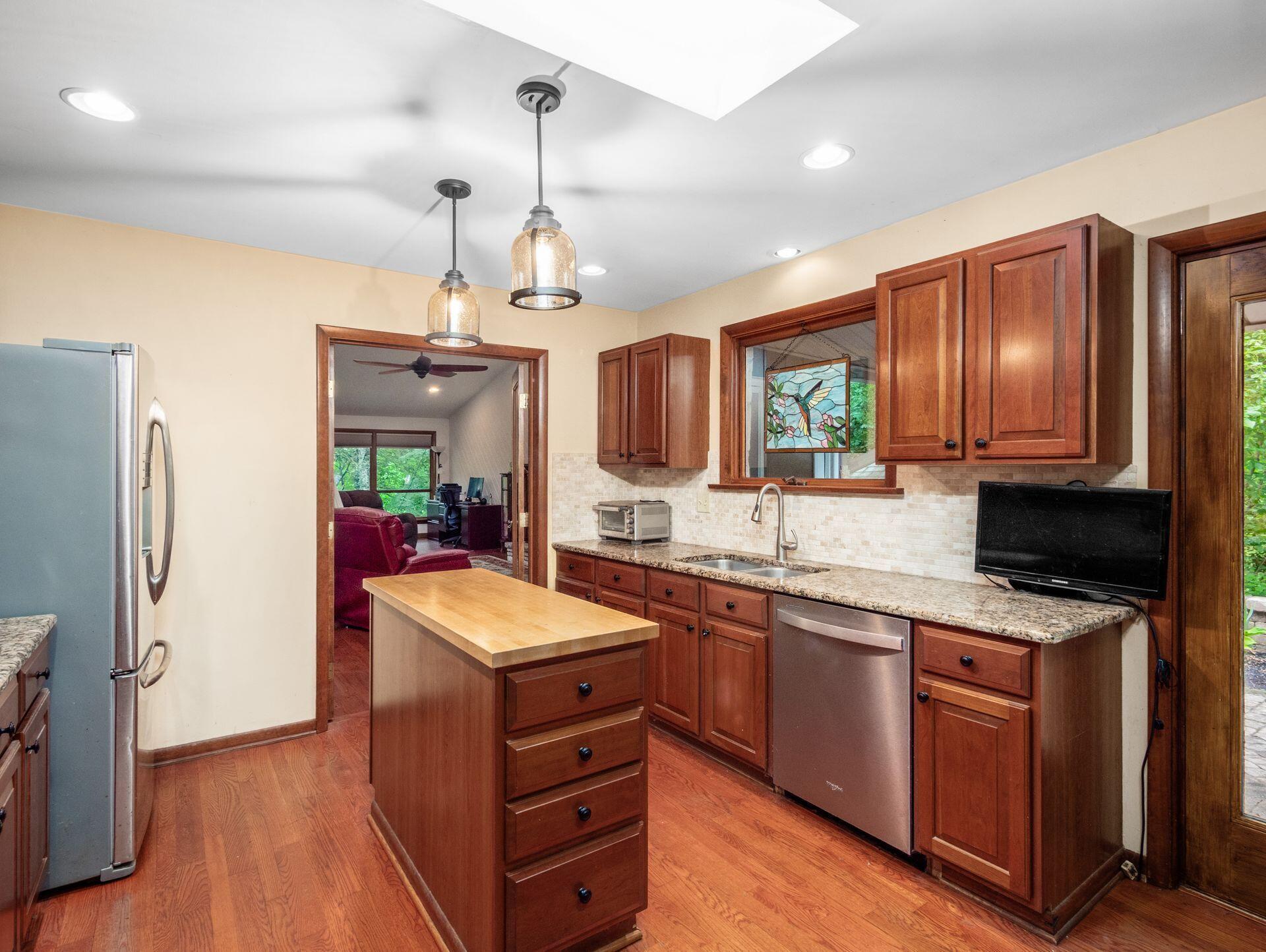 6107 Riverside Drive Property Photo 21