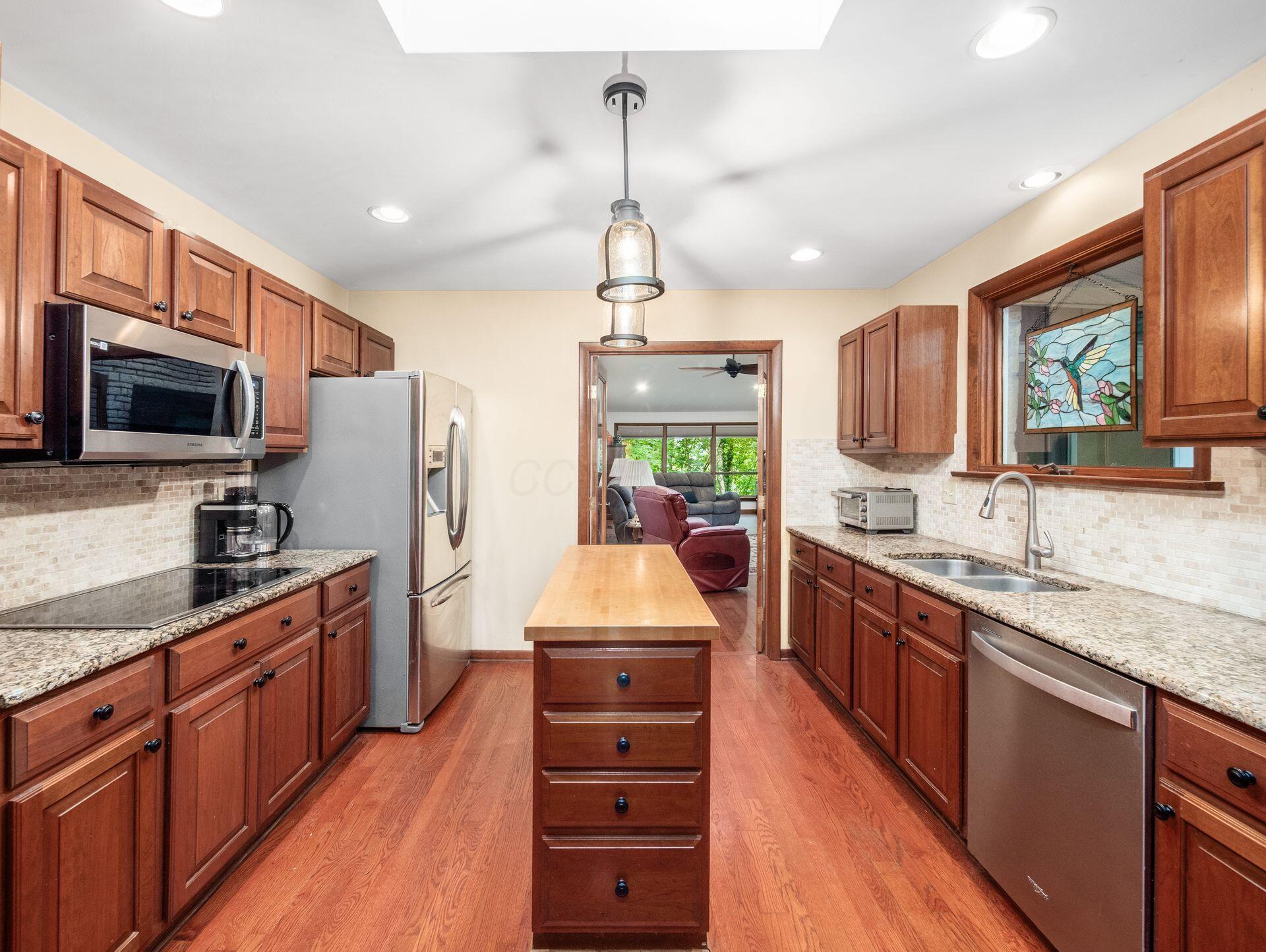 6107 Riverside Drive Property Photo 22