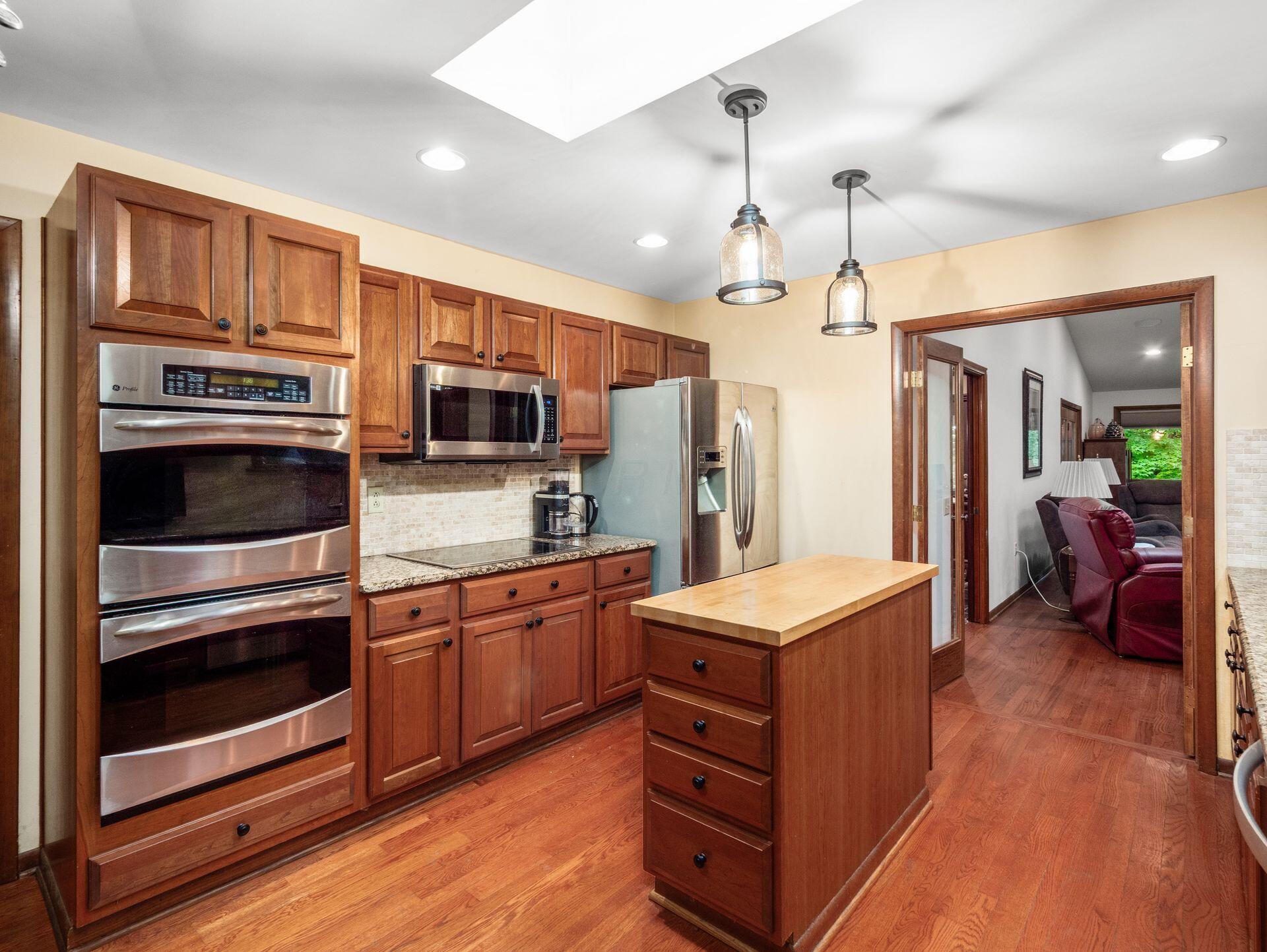 6107 Riverside Drive Property Photo 23