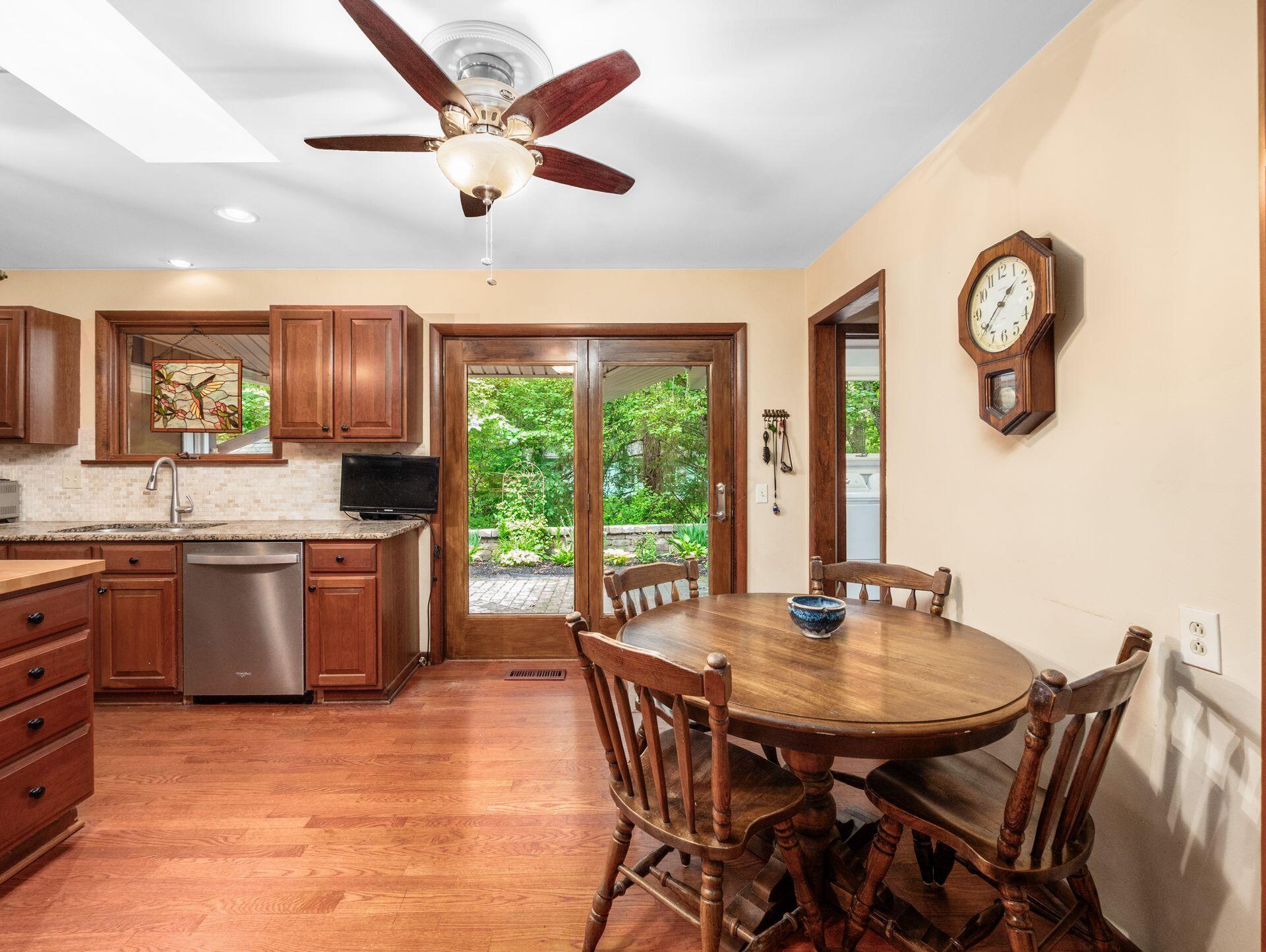 6107 Riverside Drive Property Photo 27