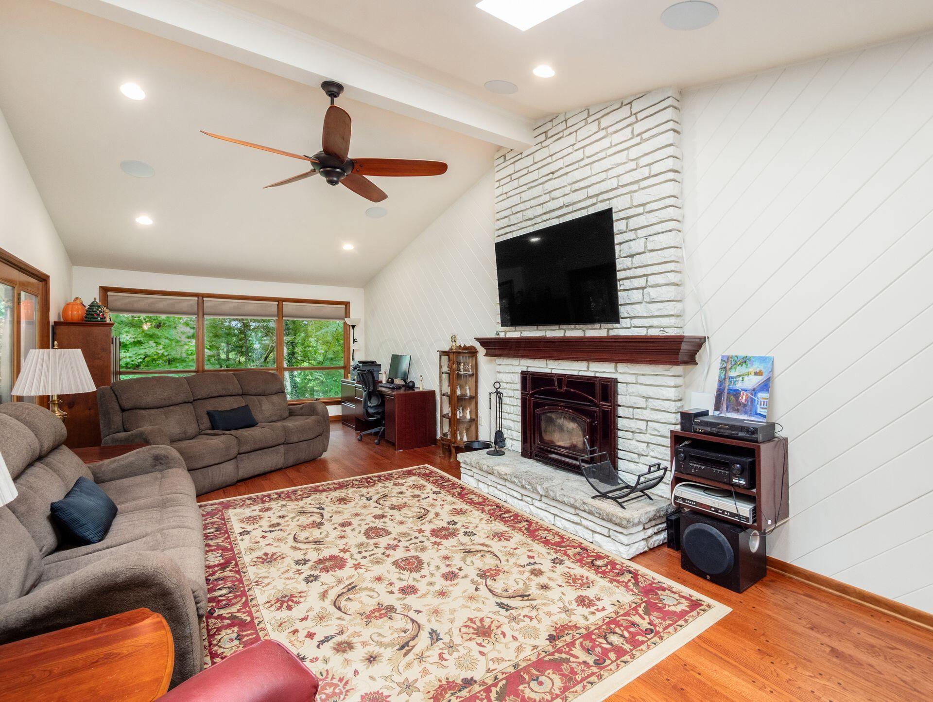 6107 Riverside Drive Property Photo 28