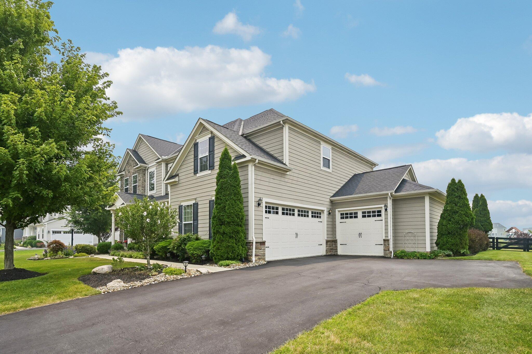 727 Regency Bend Property Photo 4