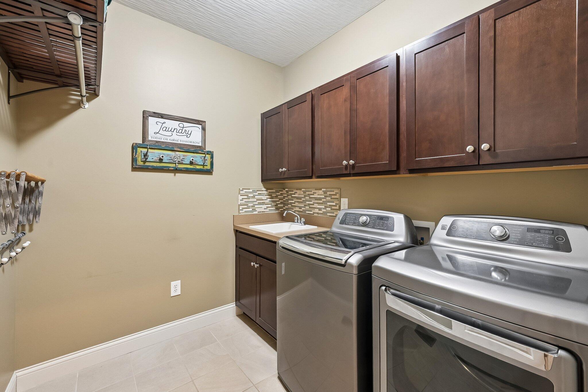 727 Regency Bend Property Photo 39