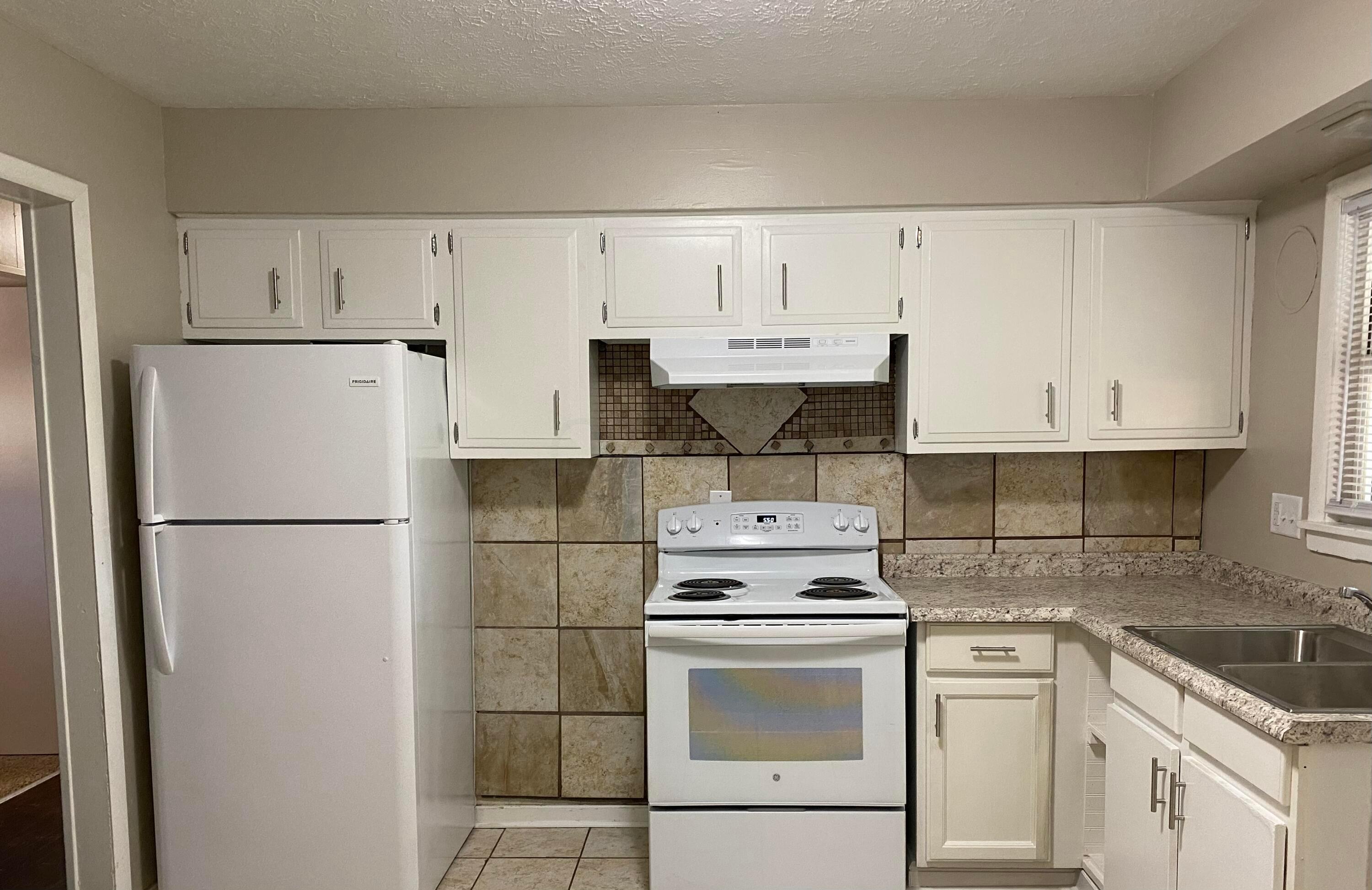 2059 Bancroft Street Property Photo 4