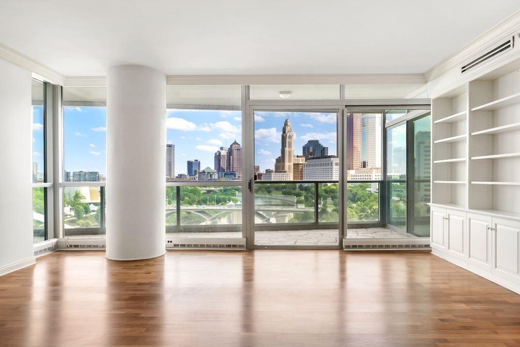 1 Miranova Place, 925