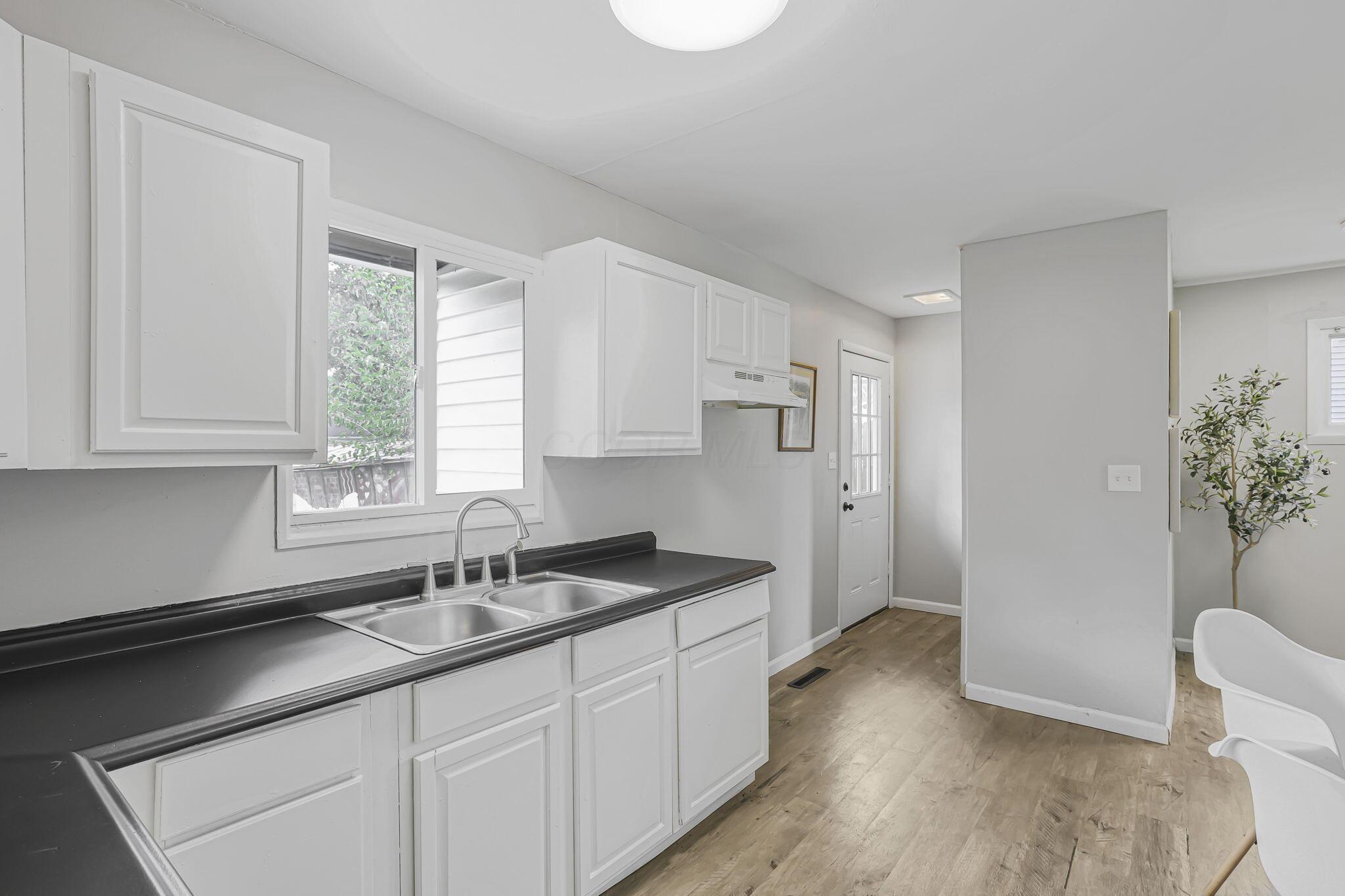 5289 Crescent Drive Property Photo 14