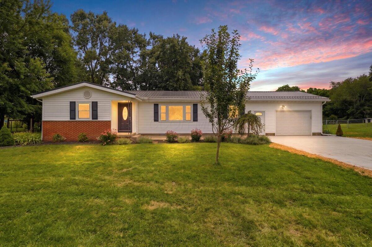 8 Willow Street, Ext Property Photo 1