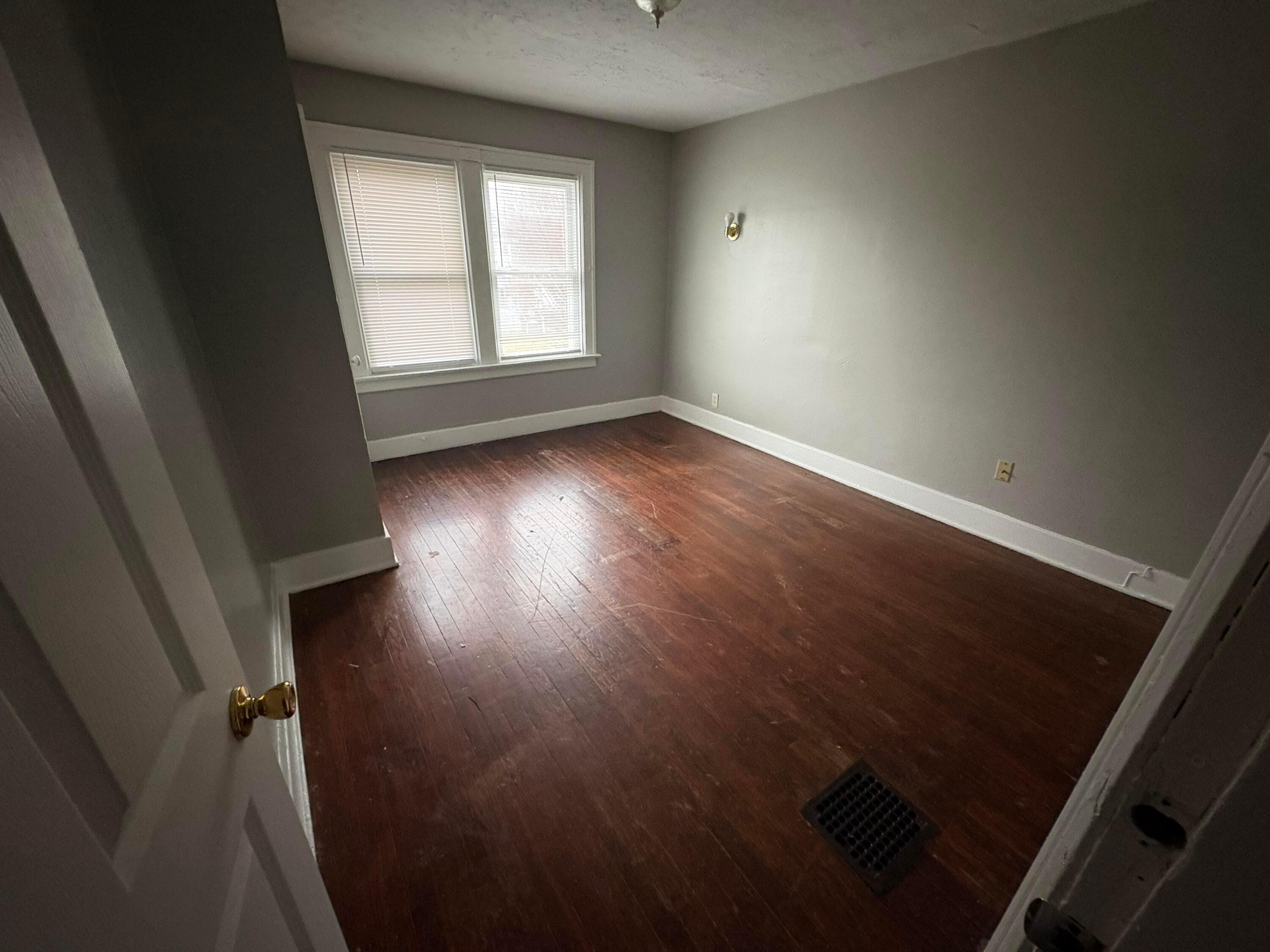 180 N Powell Avenue Property Photo 6