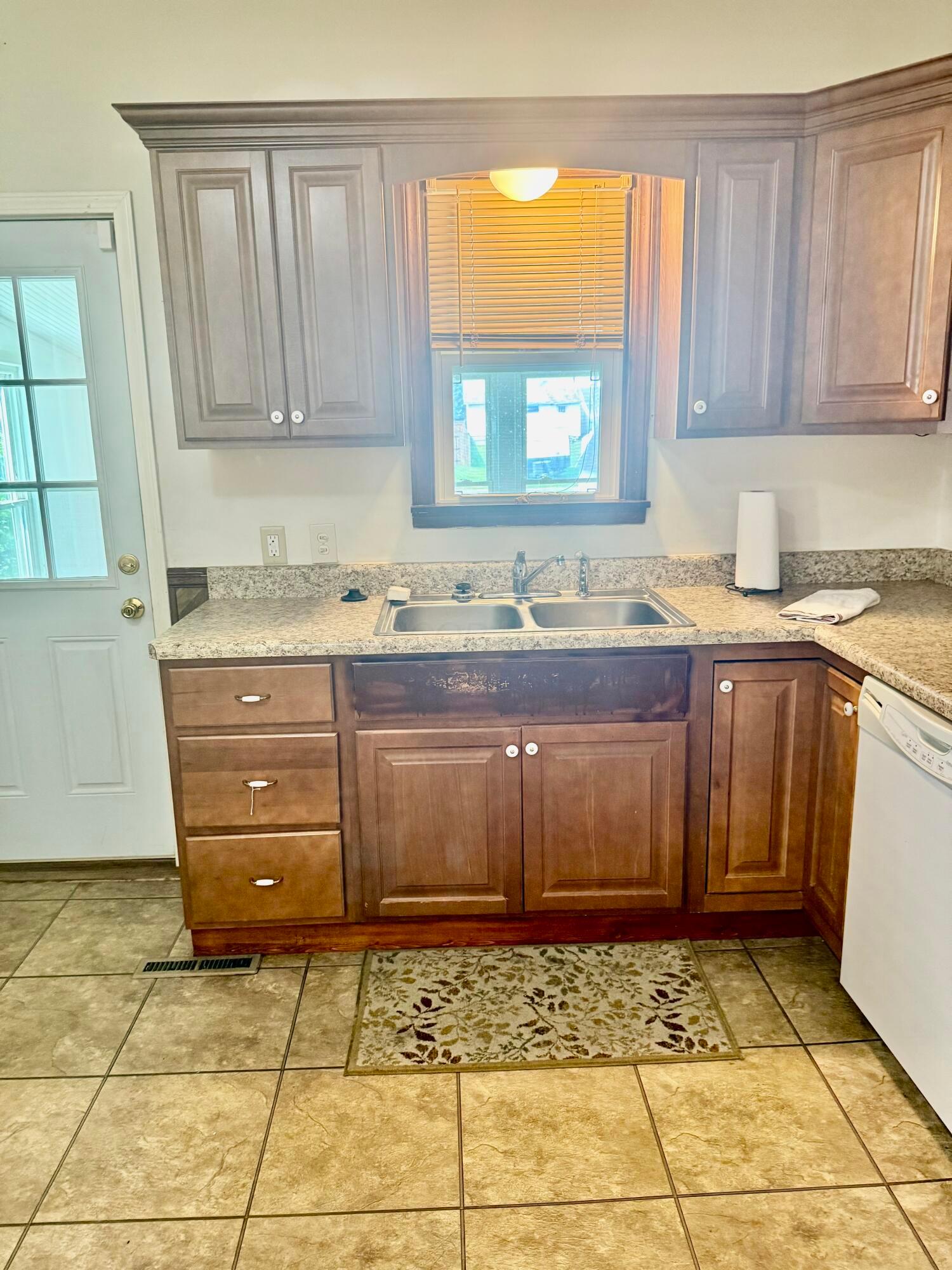 414 E Mound Street Property Photo 6