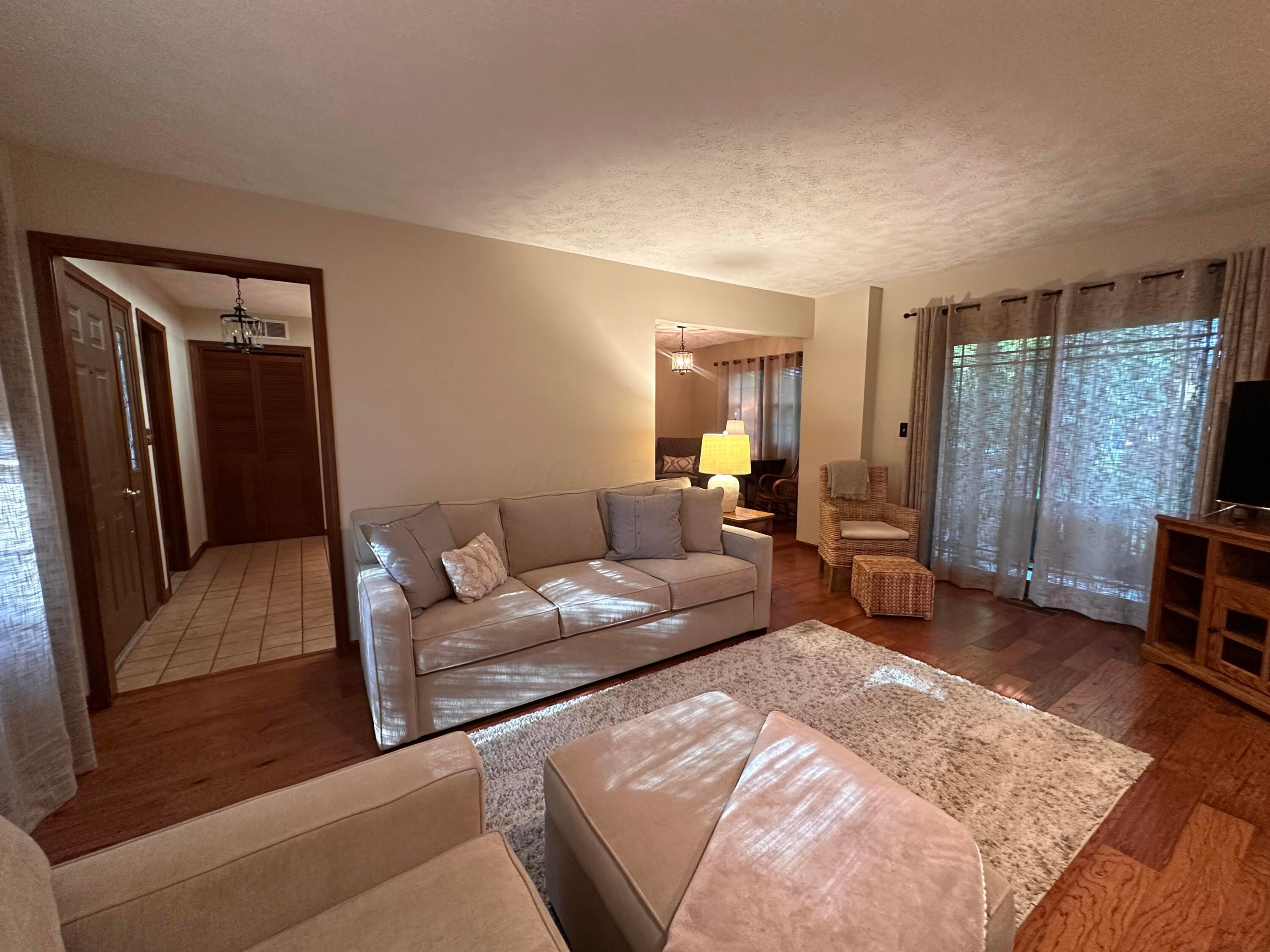 605 Oakwood Drive Property Photo 2