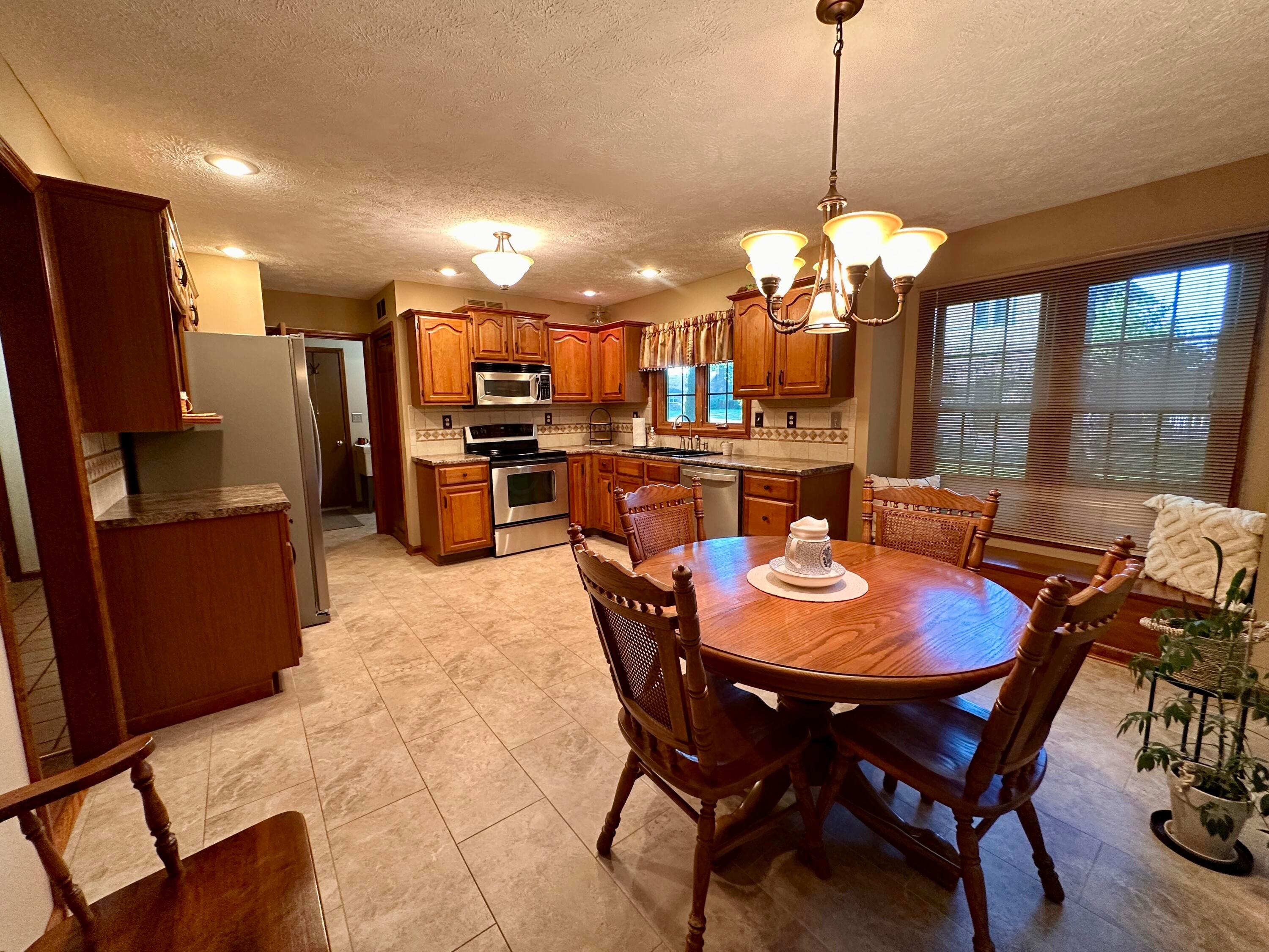 605 Oakwood Drive Property Photo 8