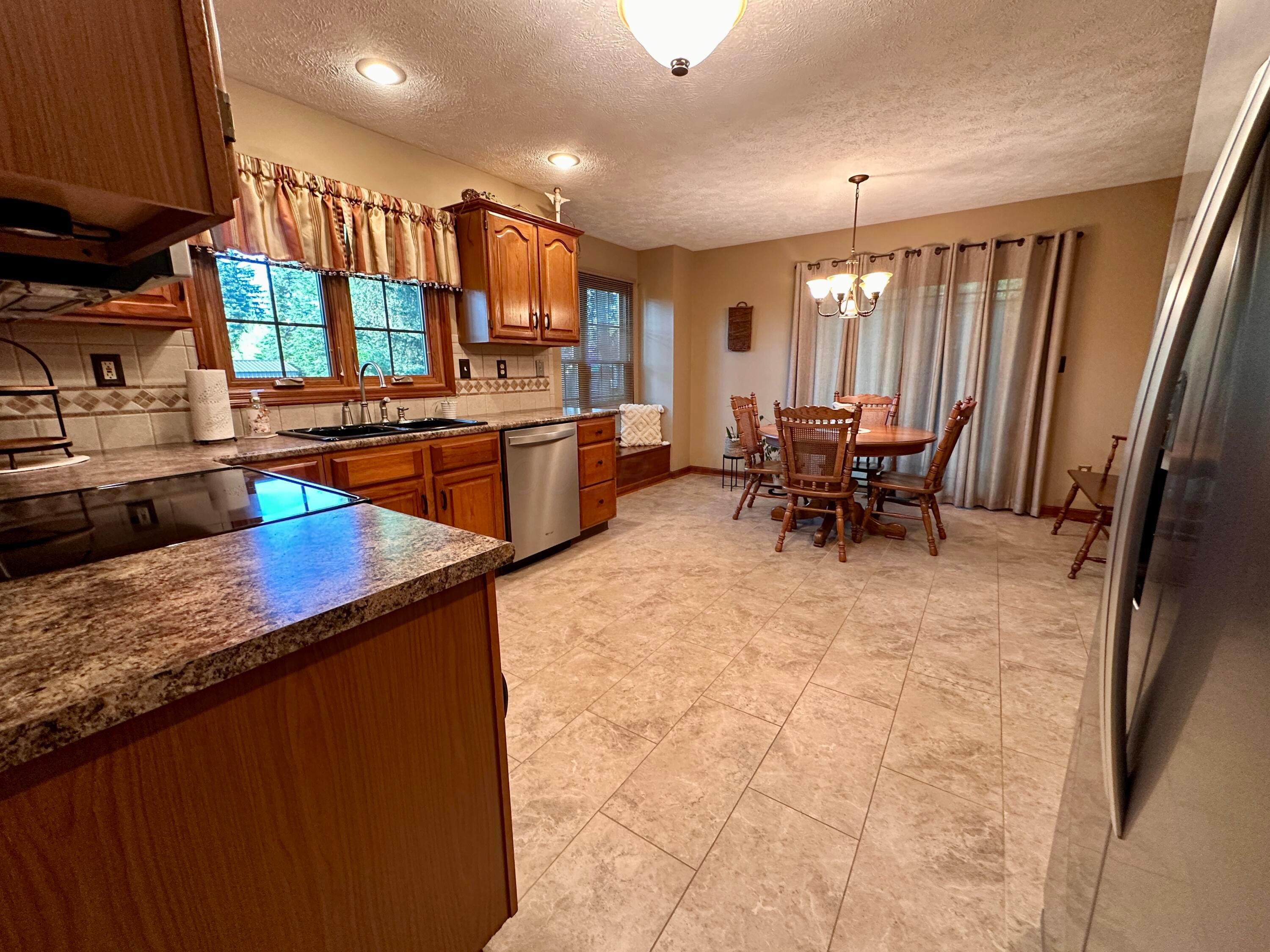 605 Oakwood Drive Property Photo 9