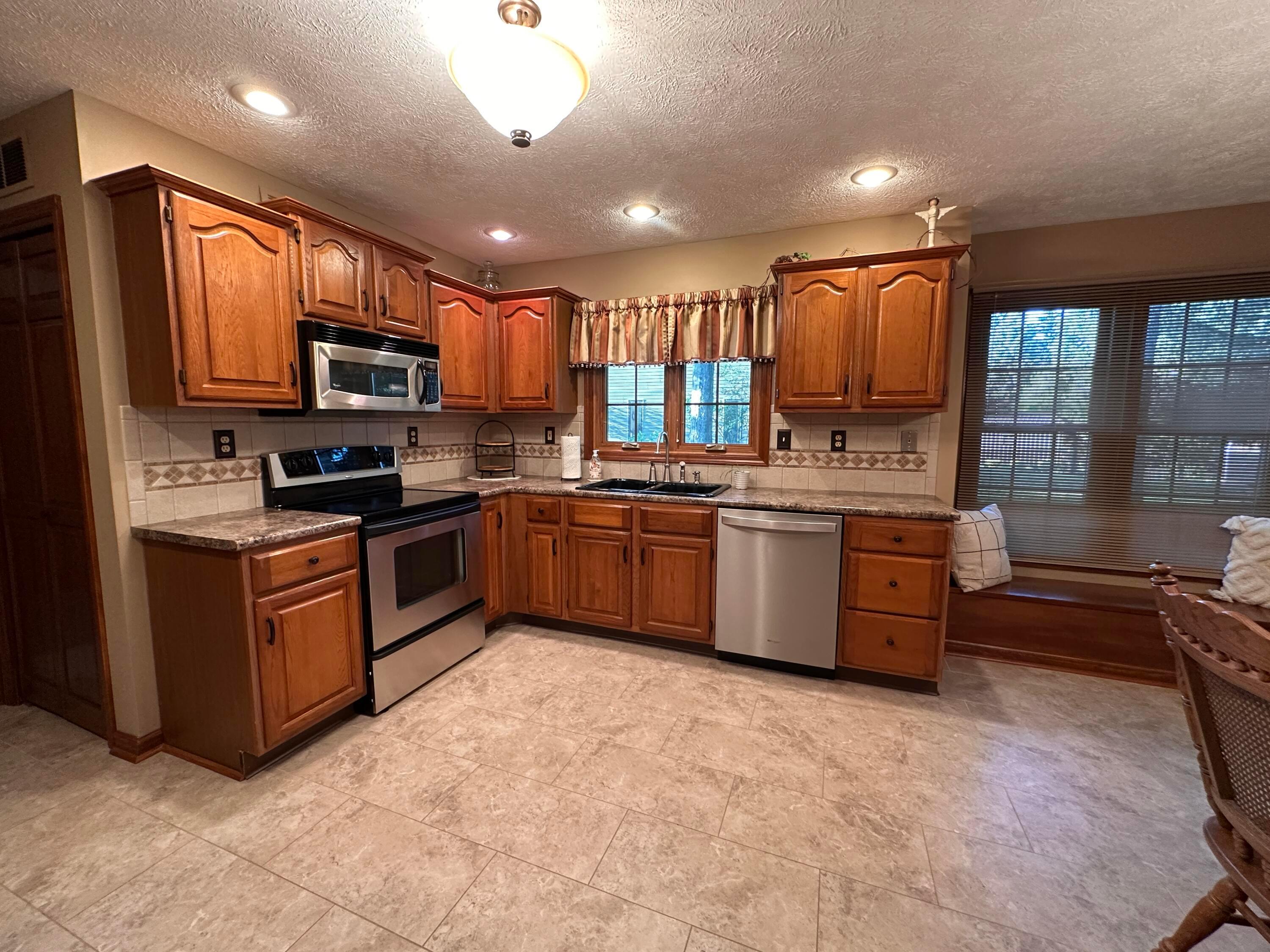 605 Oakwood Drive Property Photo 12