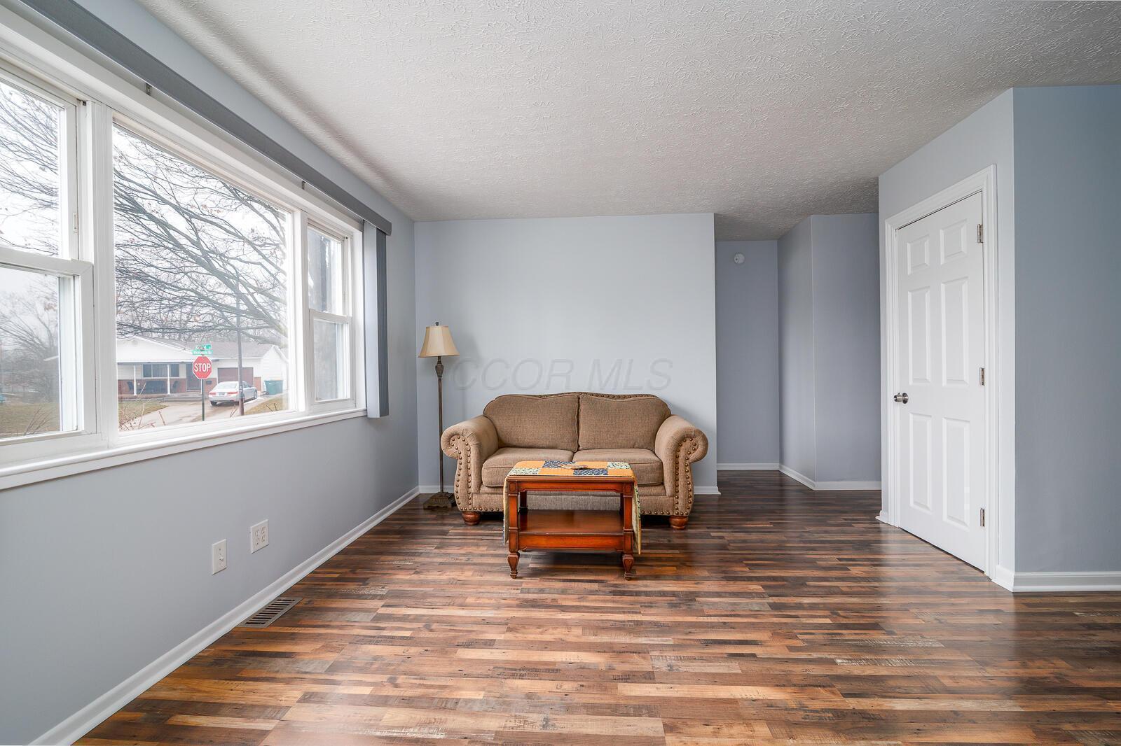 585 Hillsdale Drive Property Photo 4
