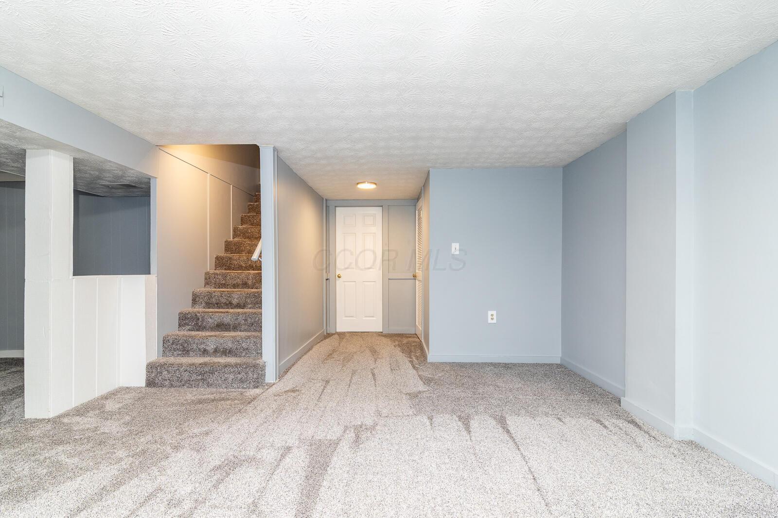 585 Hillsdale Drive Property Photo 17