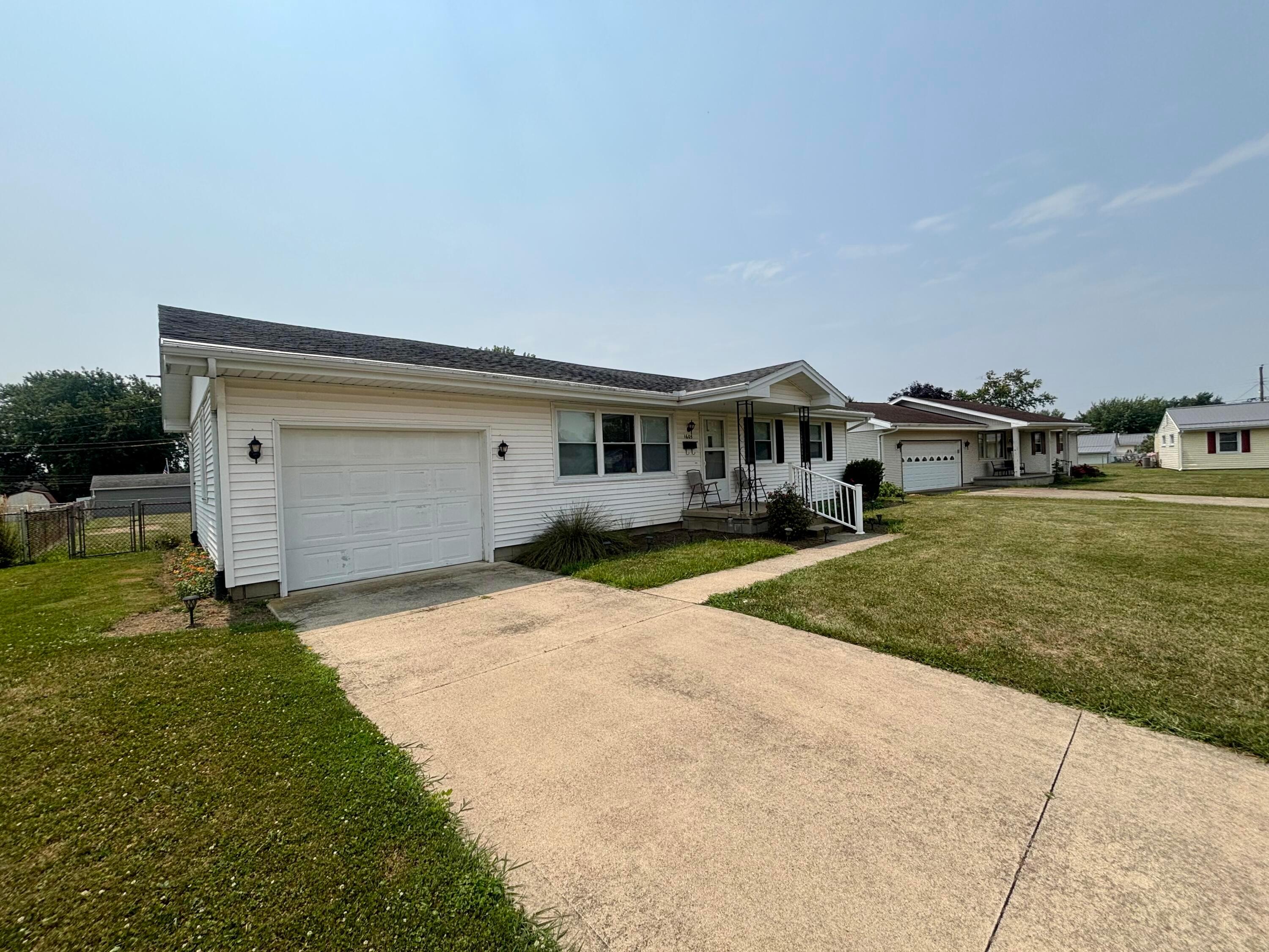 1605 Sunset Drive Property Photo 1