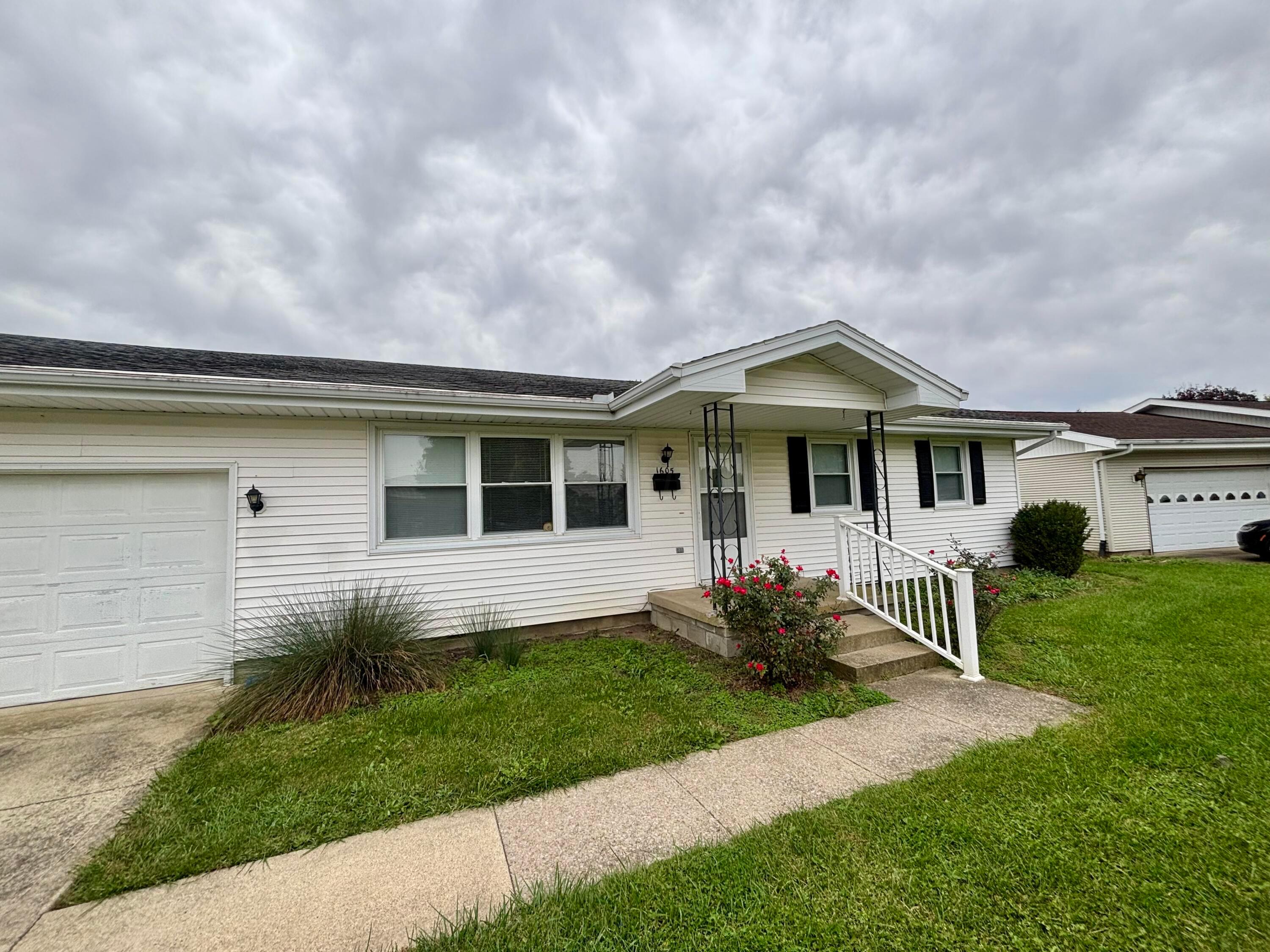 1605 Sunset Drive Property Photo 1