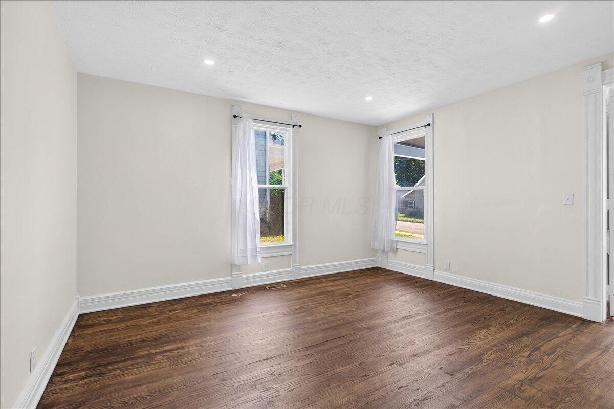 106 W Race Street Property Photo 9