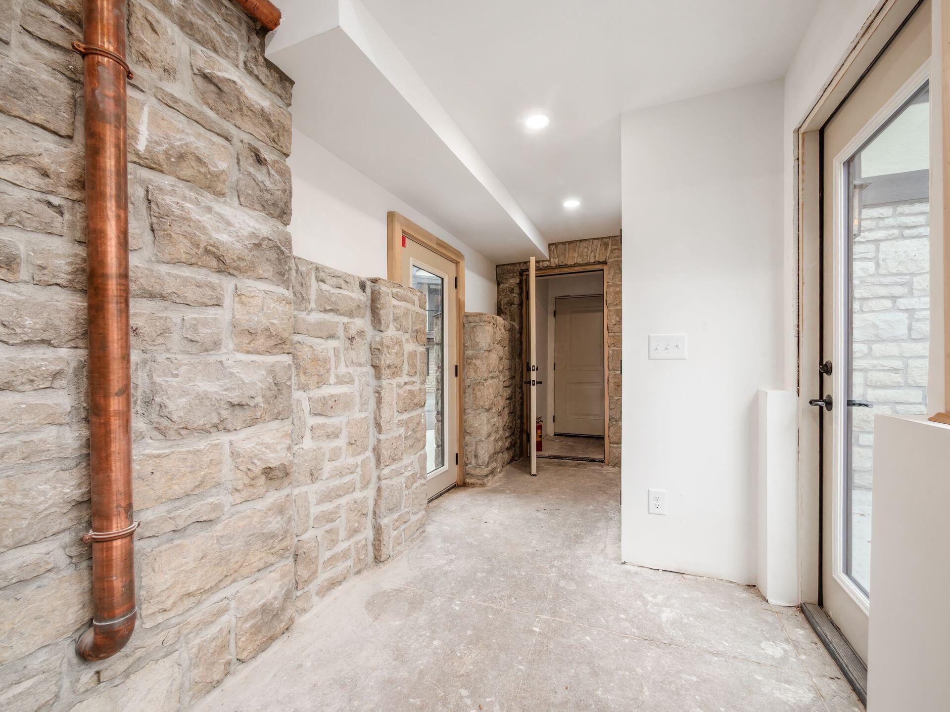 2015 W 5th Avenue, 105 Property Photo 8