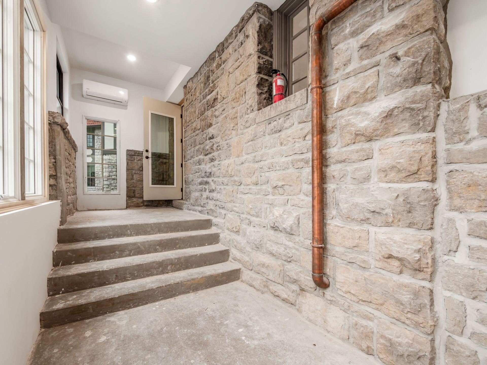 2015 W 5th Avenue, 105 Property Photo 9
