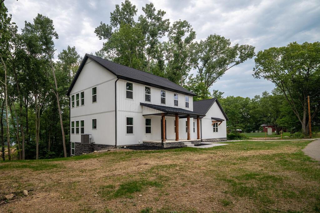 124 E Walnut Street Property Photo 6