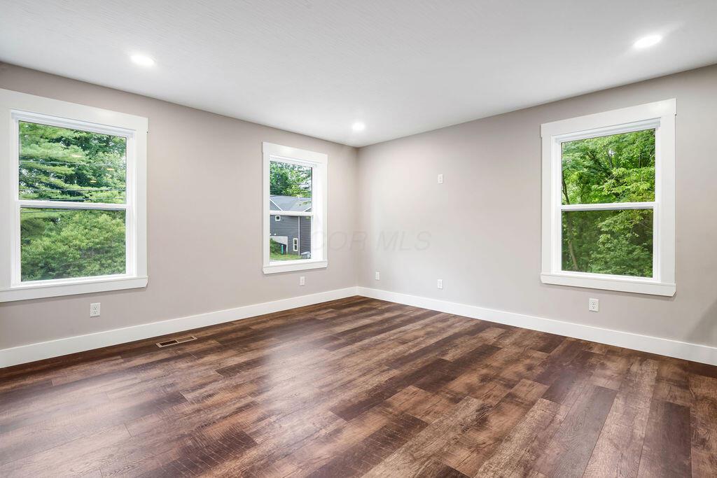 124 E Walnut Street Property Photo 23