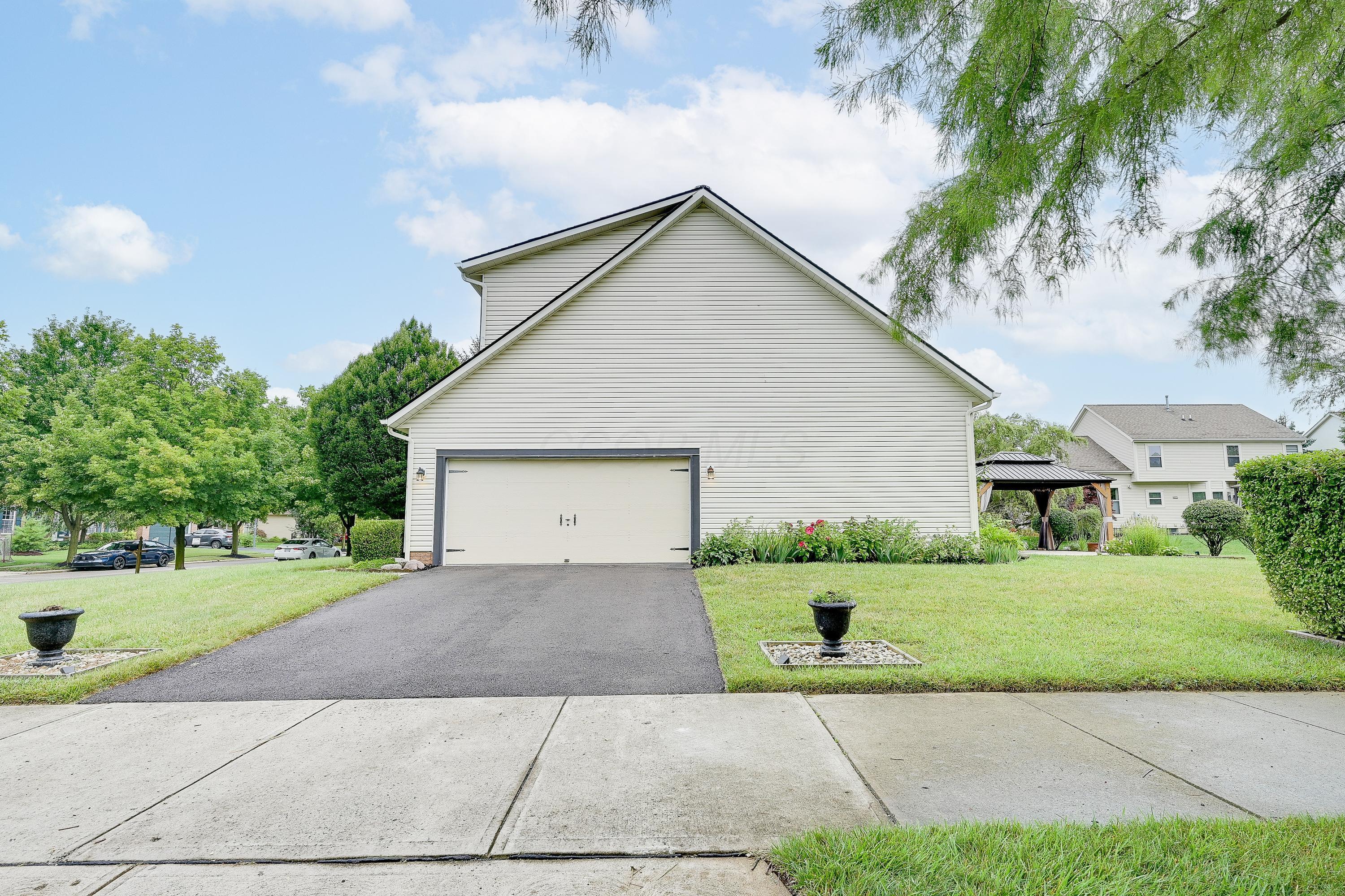 6719 Wynwright Drive Property Photo 3