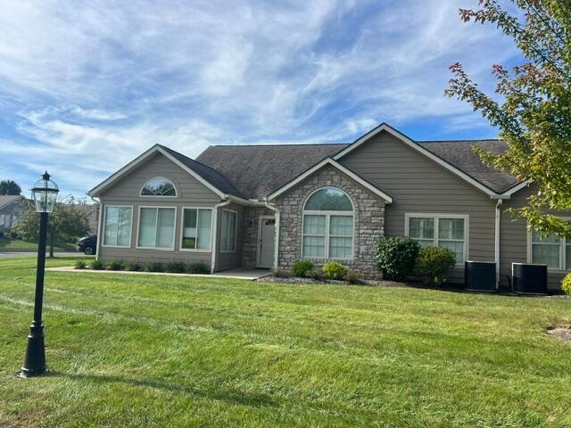 1639 Crossing Boulevard Property Photo 1