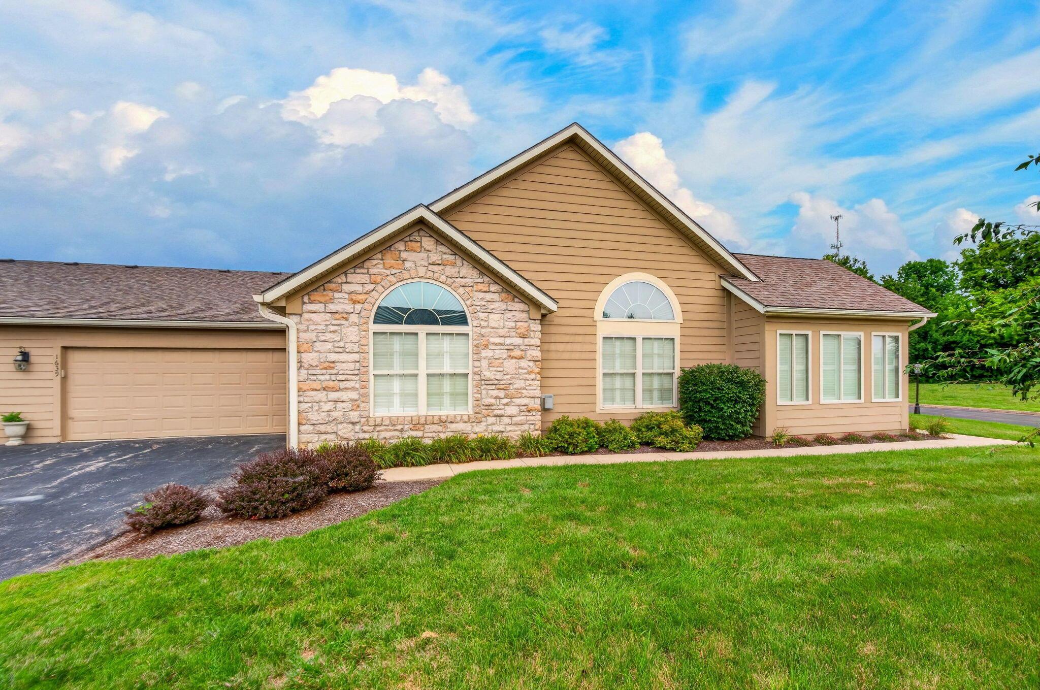 1639 Crossing Boulevard Property Photo 2