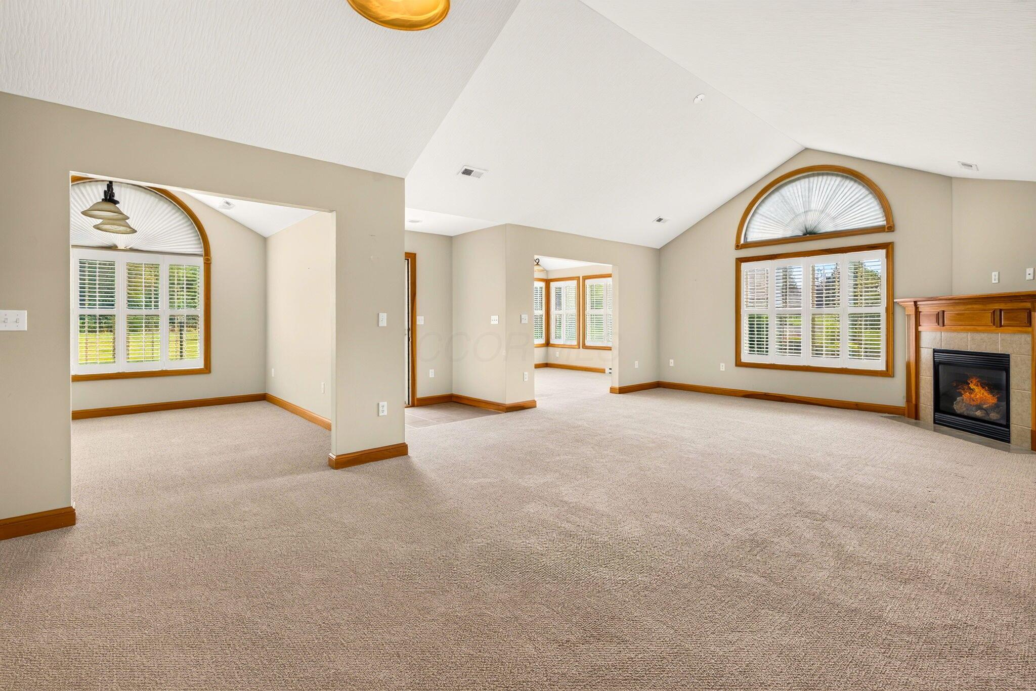 1639 Crossing Boulevard Property Photo 6